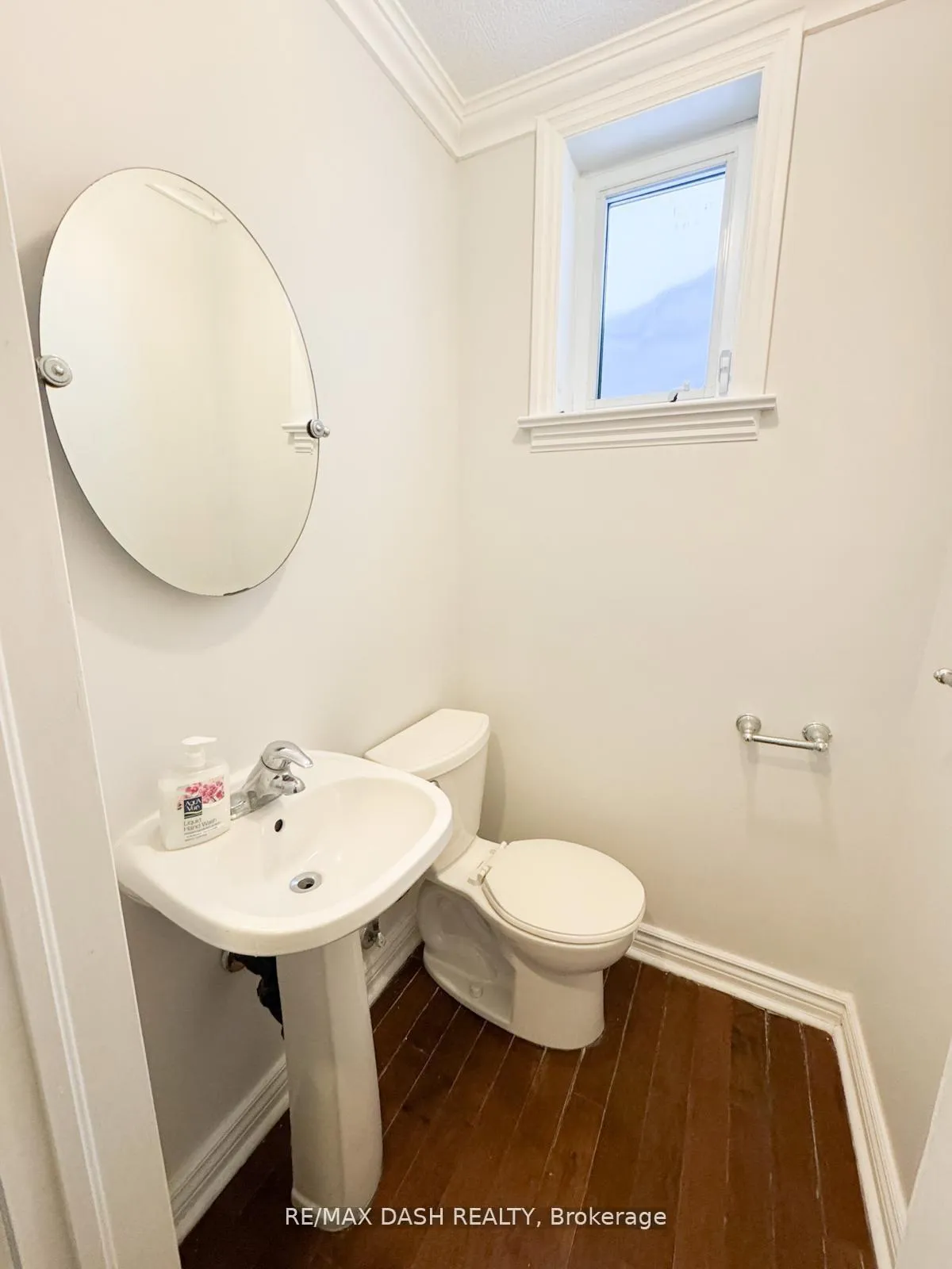 Photo 9 of Unit main-floor, 1529 Queen St E, Toronto, Greenwood-Coxwell — HOMEH