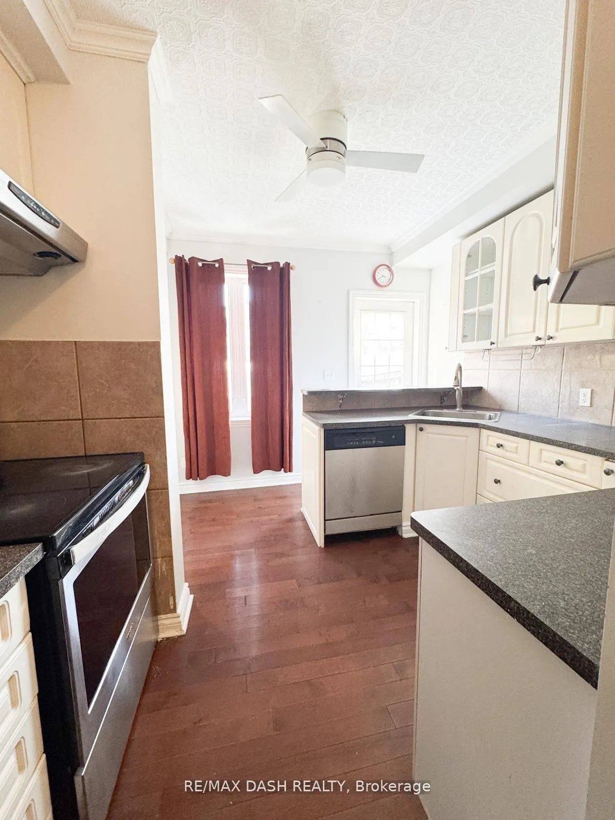 Photo 11 of Unit main-floor, 1529 Queen St E, Toronto, Greenwood-Coxwell — HOMEH