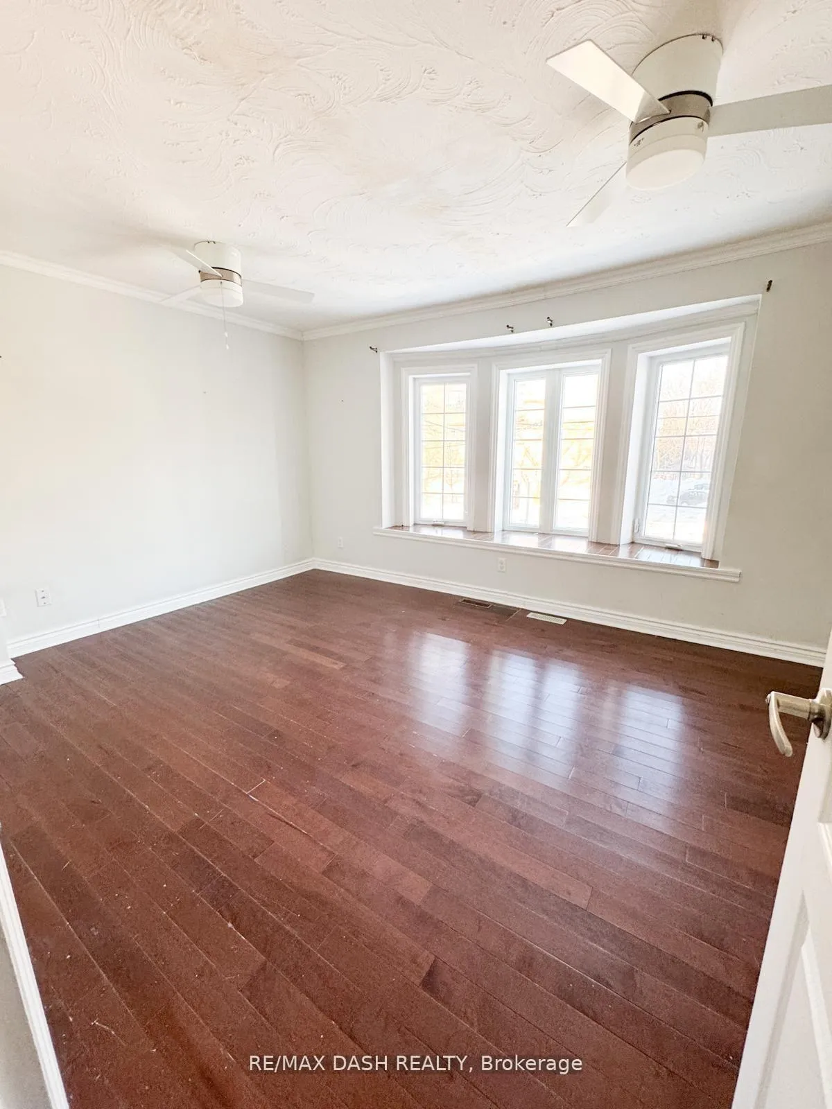 Photo 12 of Unit main-floor, 1529 Queen St E, Toronto, Greenwood-Coxwell — HOMEH