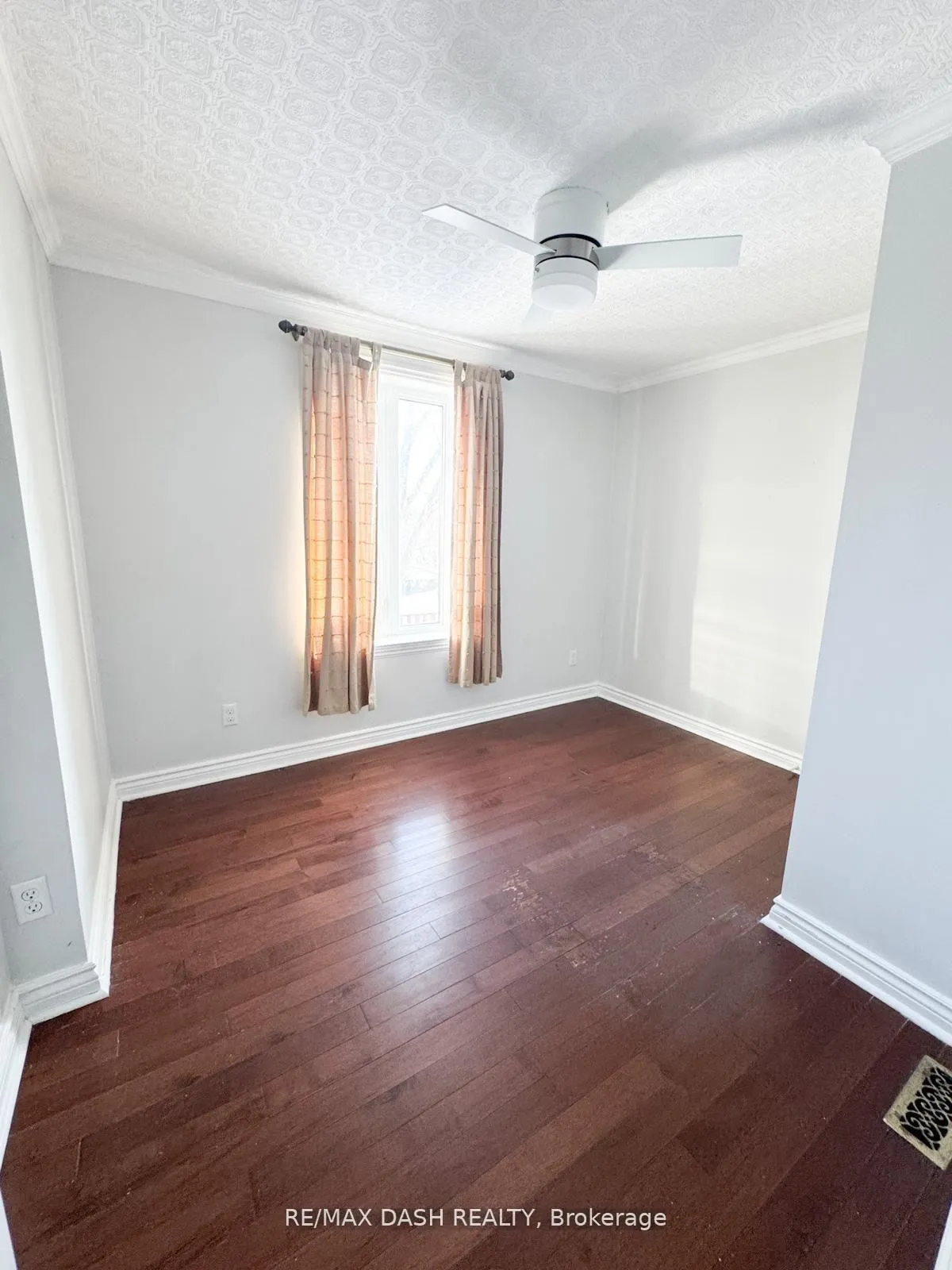 Photo 17 of Unit main-floor, 1529 Queen St E, Toronto, Greenwood-Coxwell — HOMEH