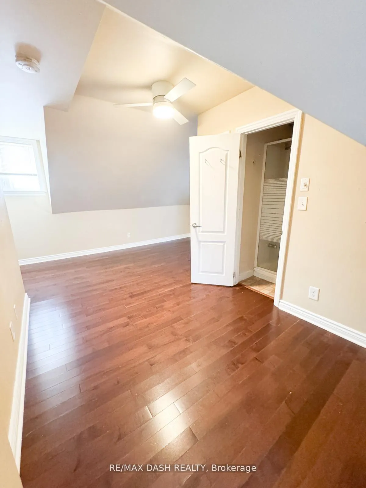 Photo 18 of Unit main-floor, 1529 Queen St E, Toronto, Greenwood-Coxwell — HOMEH