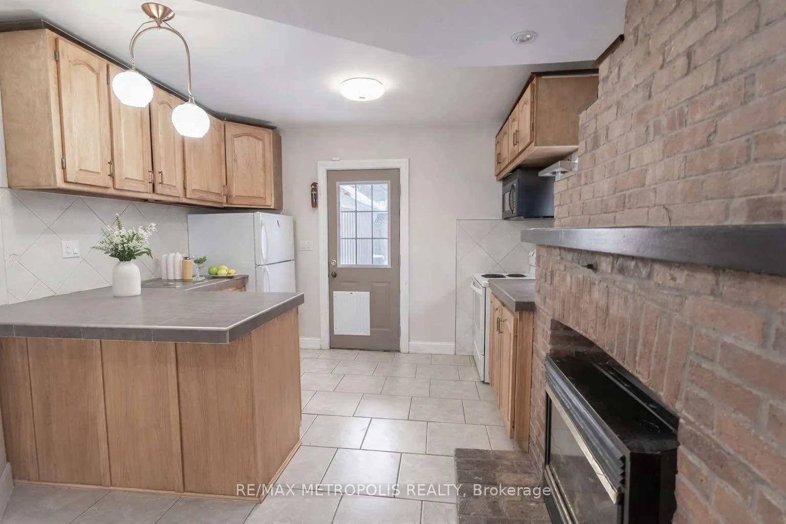 Photo 7 of 336 Division St, Kingston, East of Sir John A. Blvd — HOMEH