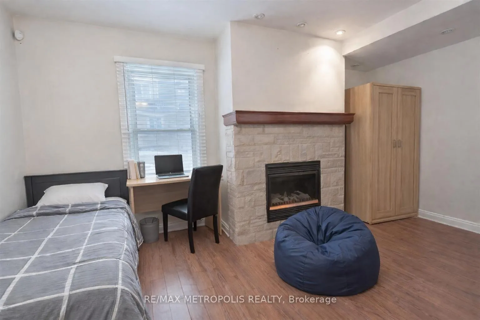 Photo 11 of 336 Division St, Kingston, East of Sir John A. Blvd — HOMEH