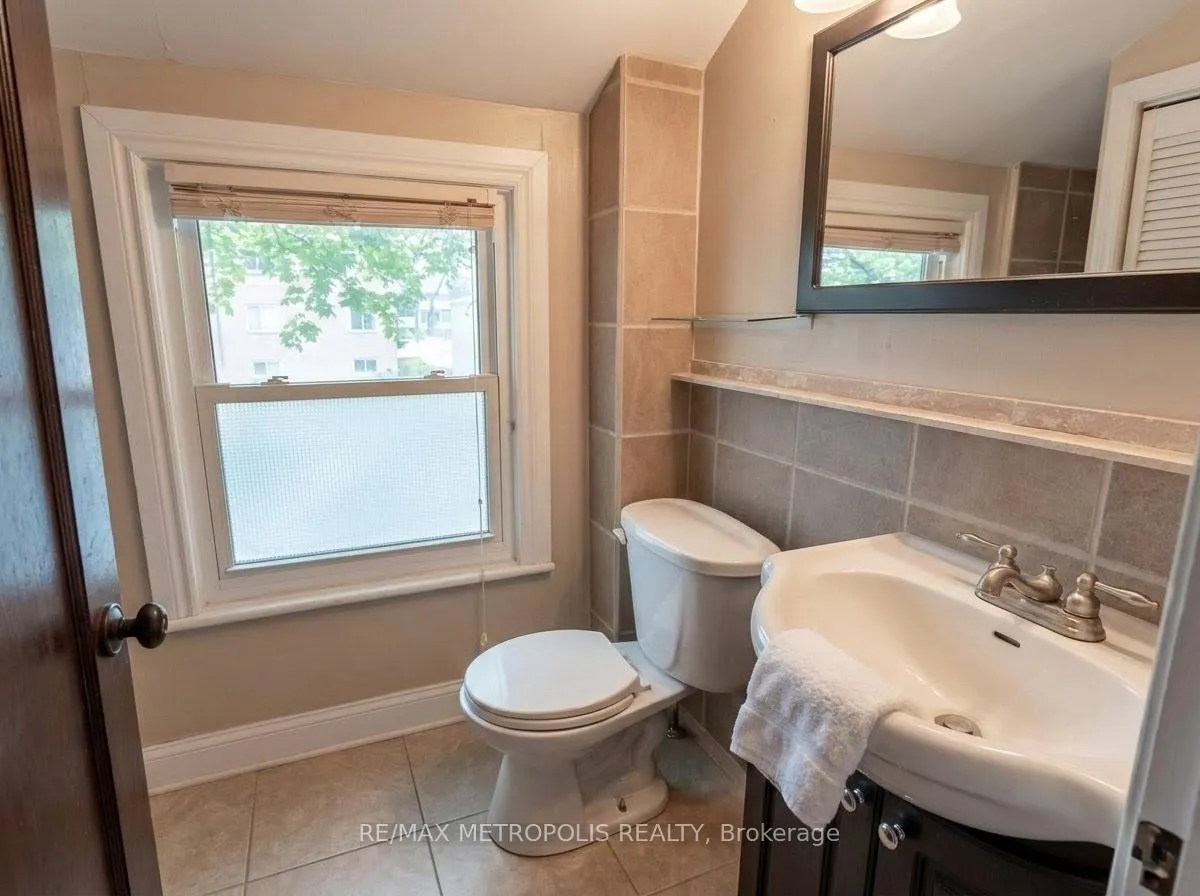 Photo 20 of 336 Division St, Kingston, East of Sir John A. Blvd — HOMEH