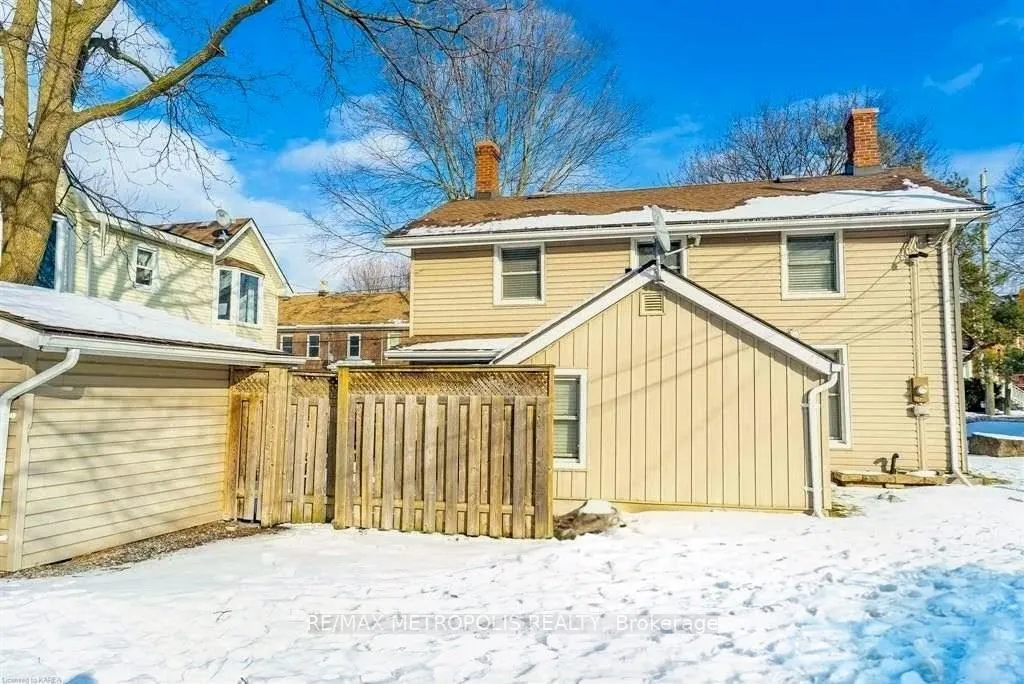 Photo 22 of 336 Division St, Kingston, East of Sir John A. Blvd — HOMEH