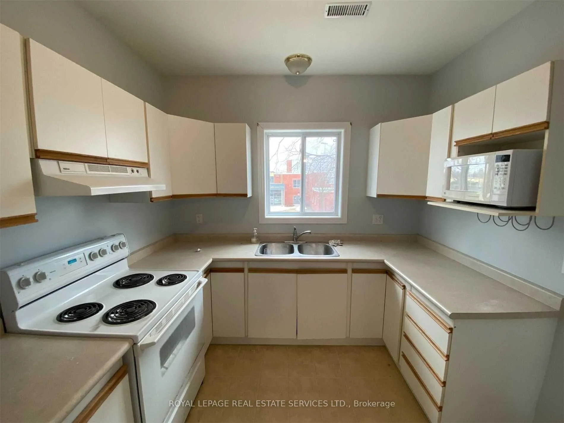 Photo 2 of Unit d, 76 Guelph St, Halton Hills, Georgetown — HOMEH