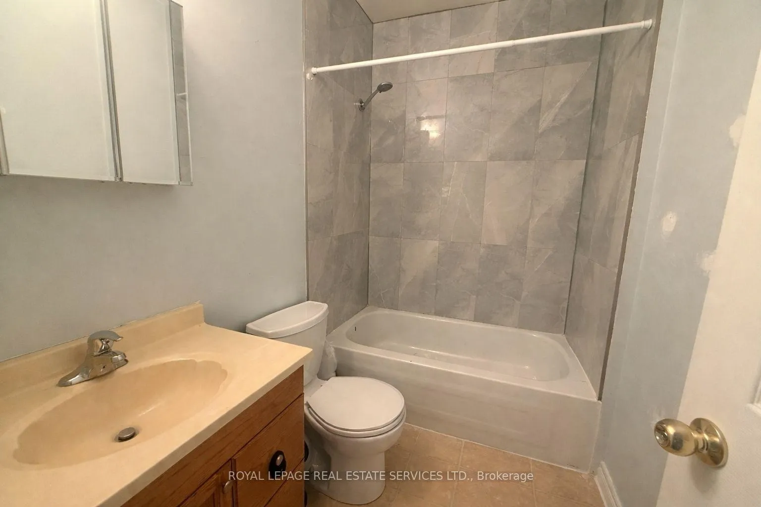 Photo 7 of Unit d, 76 Guelph St, Halton Hills, Georgetown — HOMEH