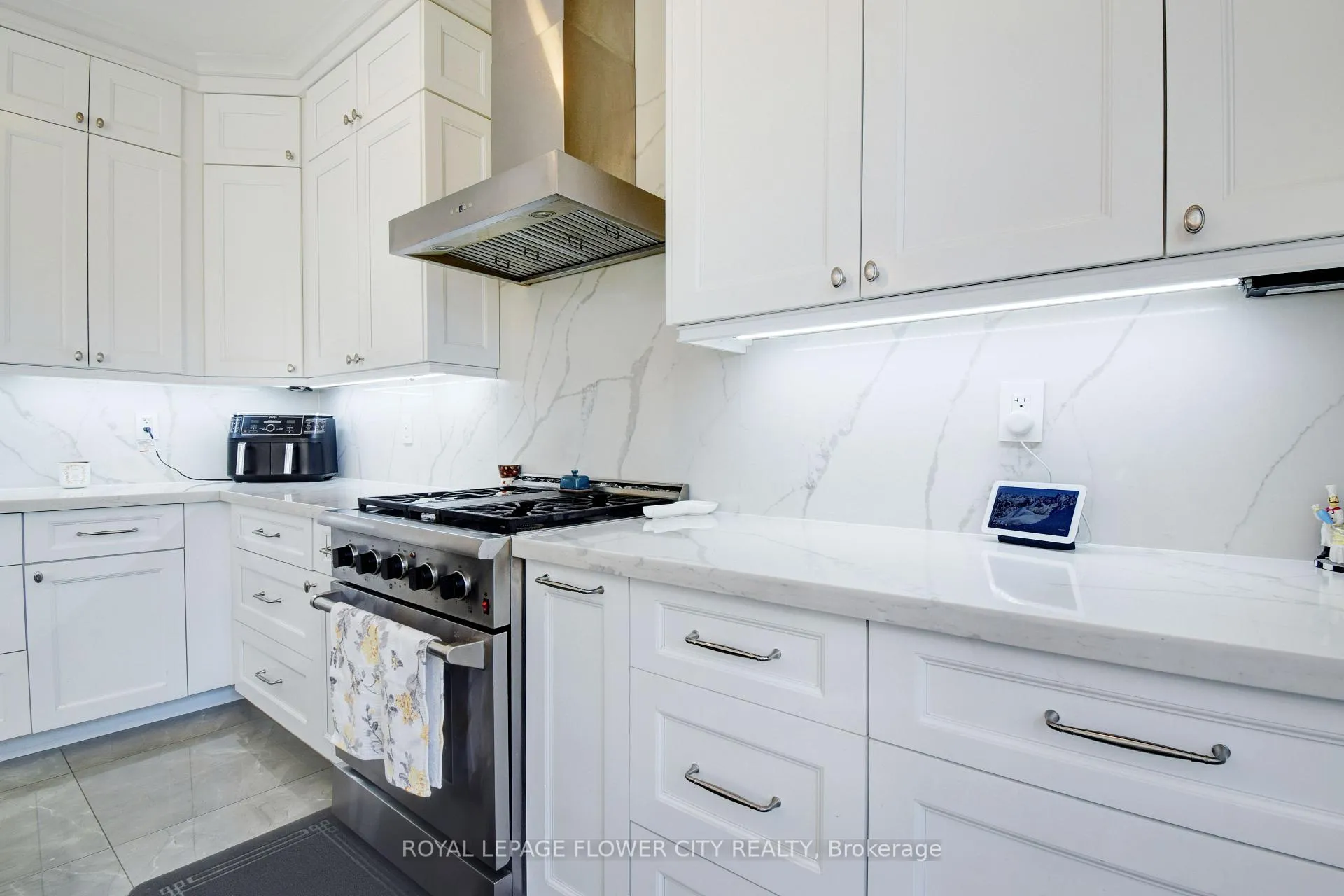 Photo 19 of 837 Cousens Terr, Milton, Coates — HOMEH