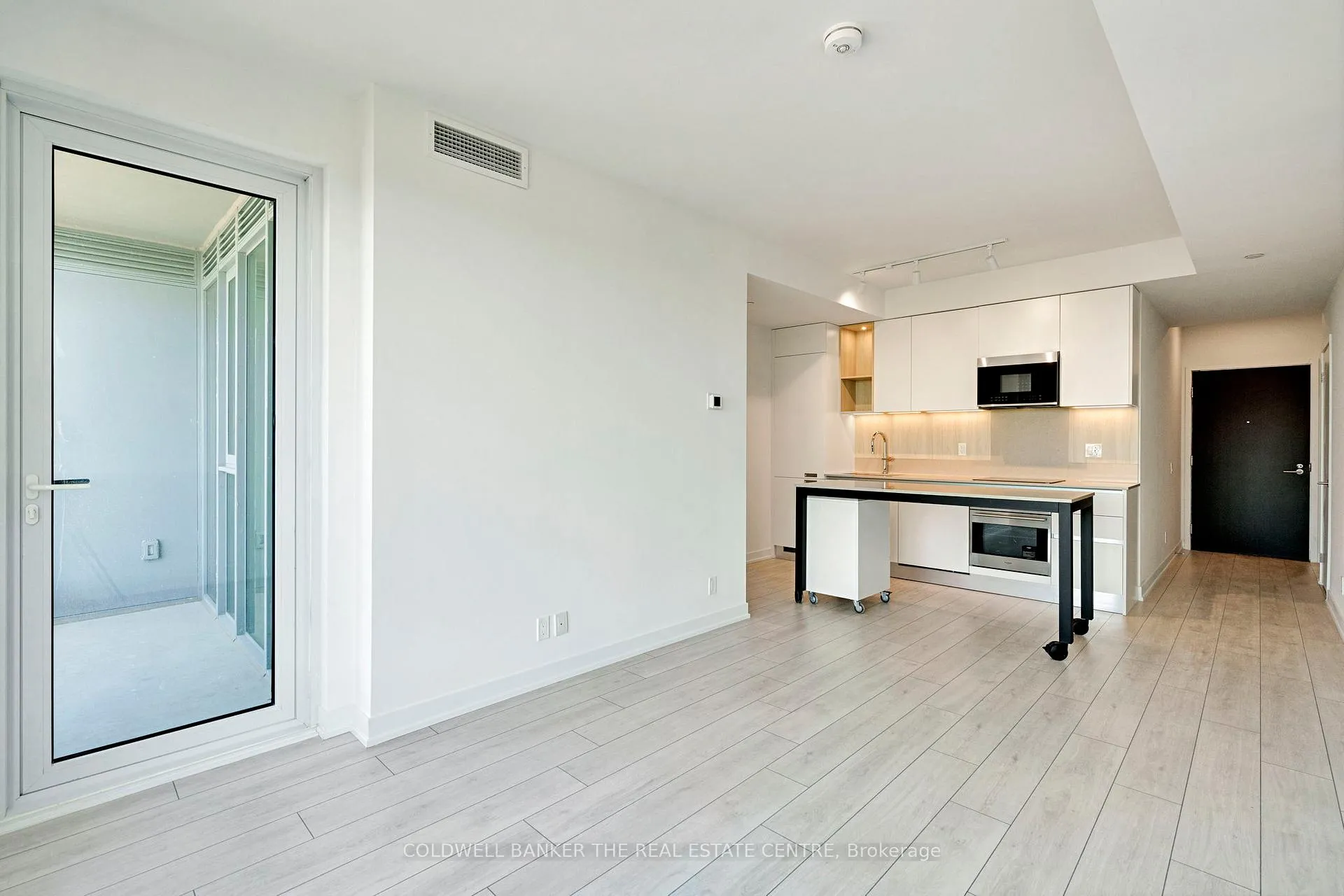 Photo 5 of Unit Unit #1302, 39 Mary St, Barrie, City Centre — HOMEH
