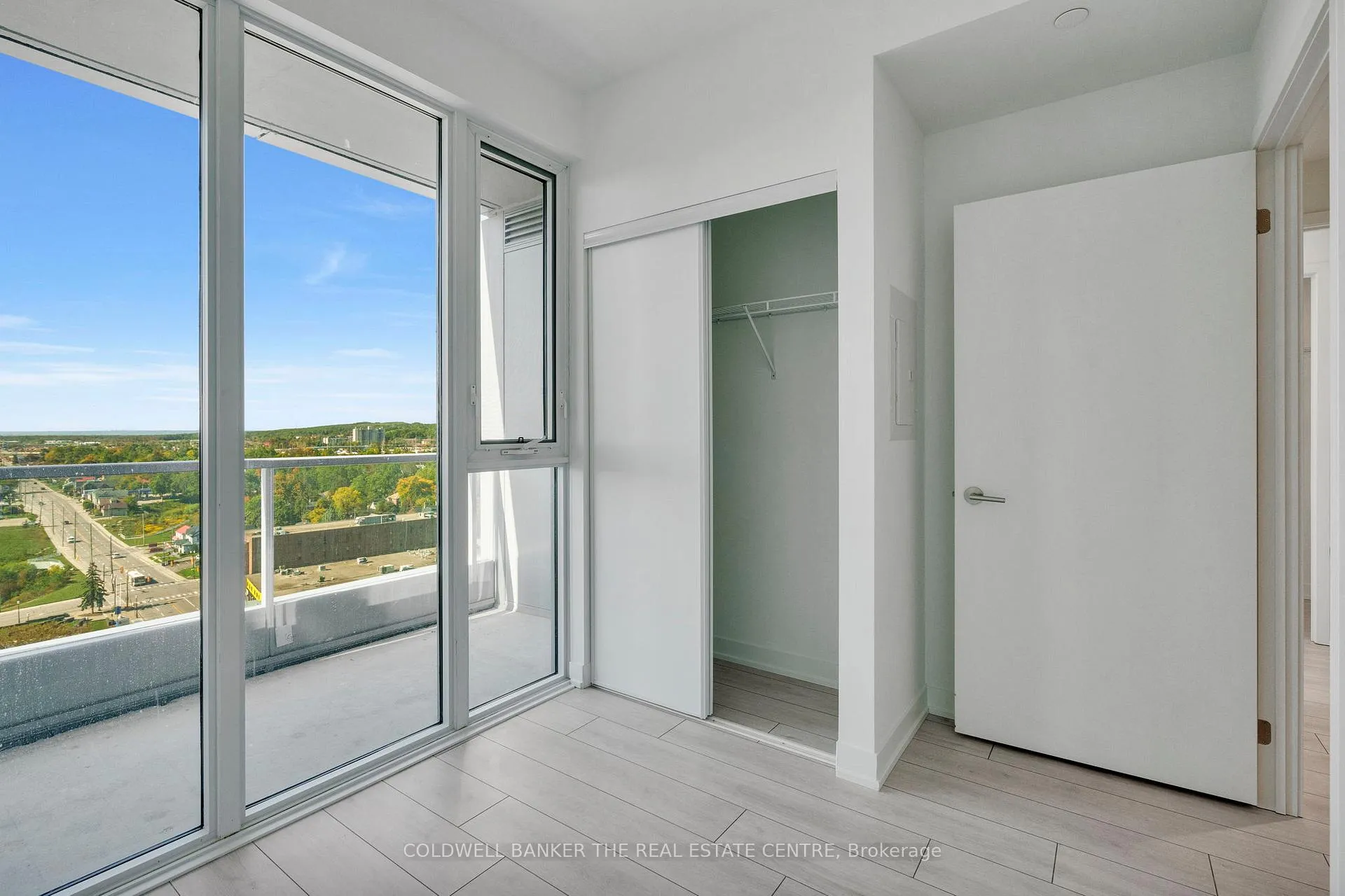 Photo 10 of Unit Unit #1302, 39 Mary St, Barrie, City Centre — HOMEH