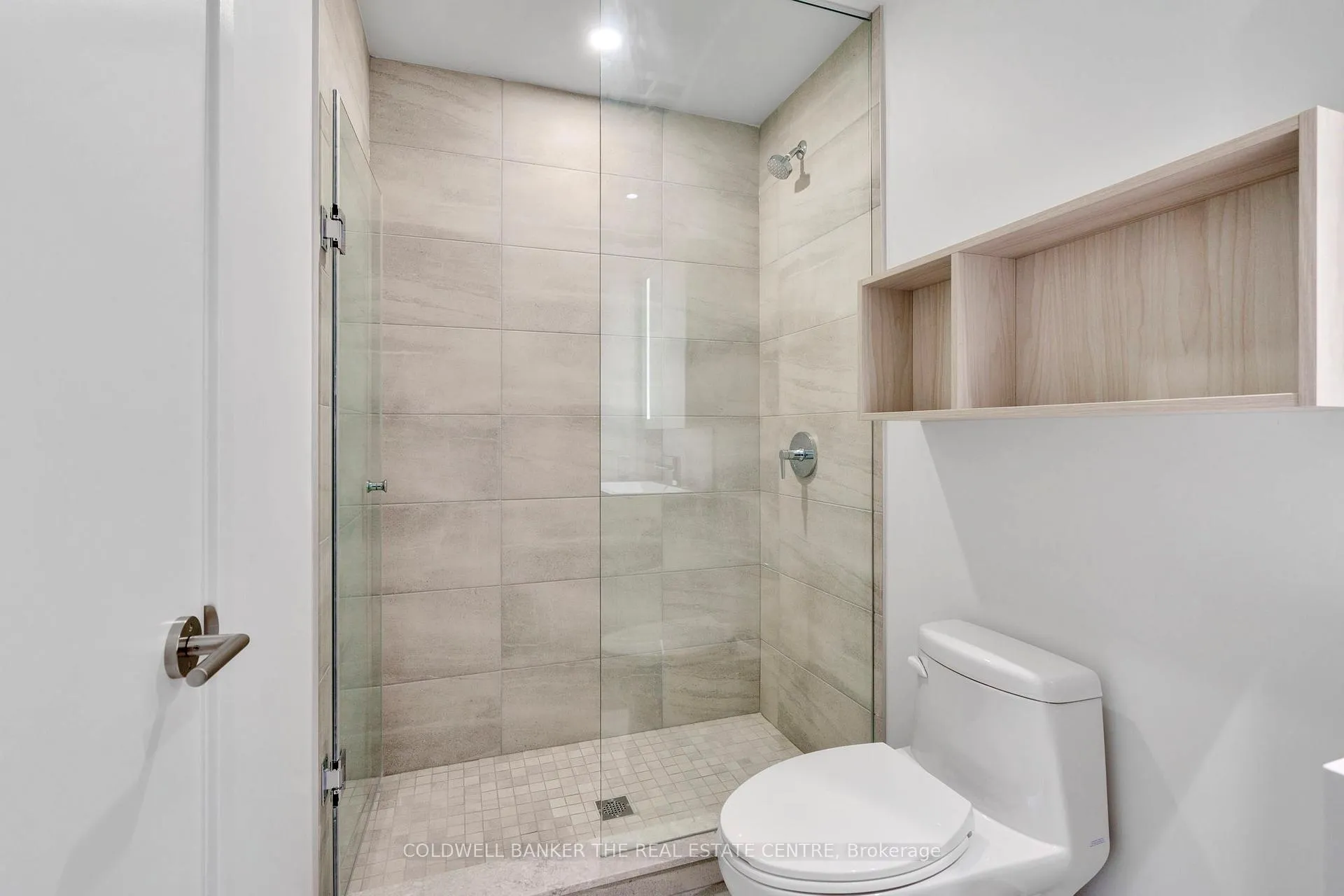 Photo 14 of Unit Unit #1302, 39 Mary St, Barrie, City Centre — HOMEH