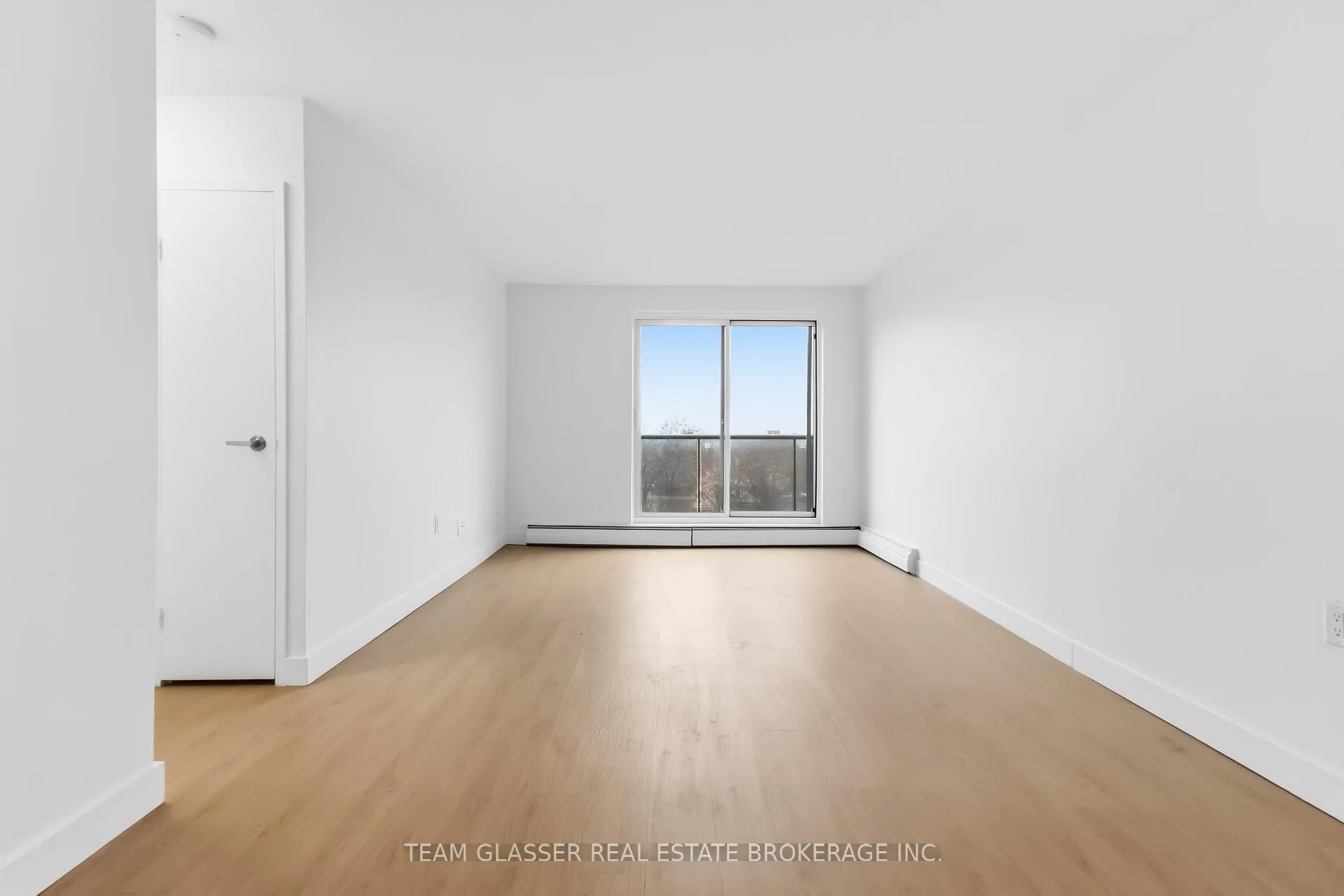 Photo 4 of Unit 906, 498 Queens Ave, London, East F — HOMEH
