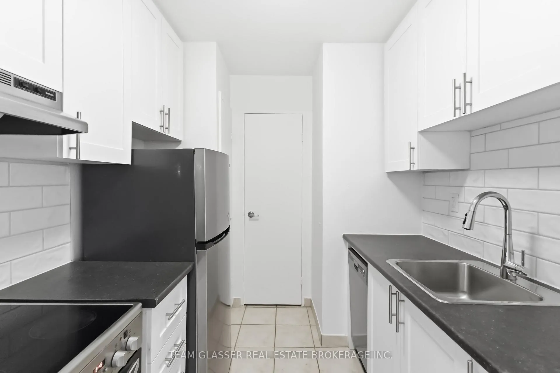 Photo 7 of Unit 906, 498 Queens Ave, London, East F — HOMEH