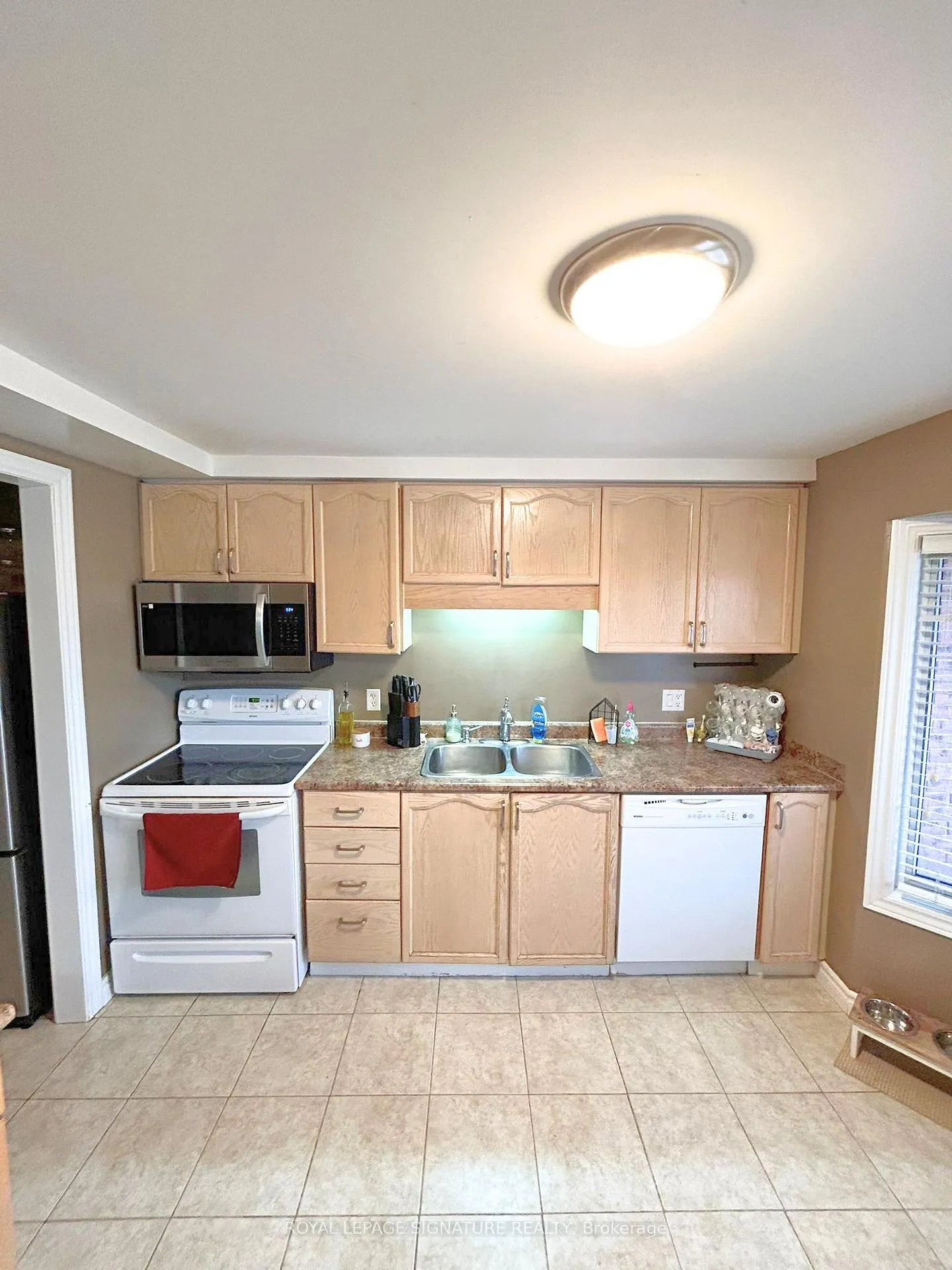 Photo 4 of 276 Benesfort Cres, Kitchener, Highland West — HOMEH