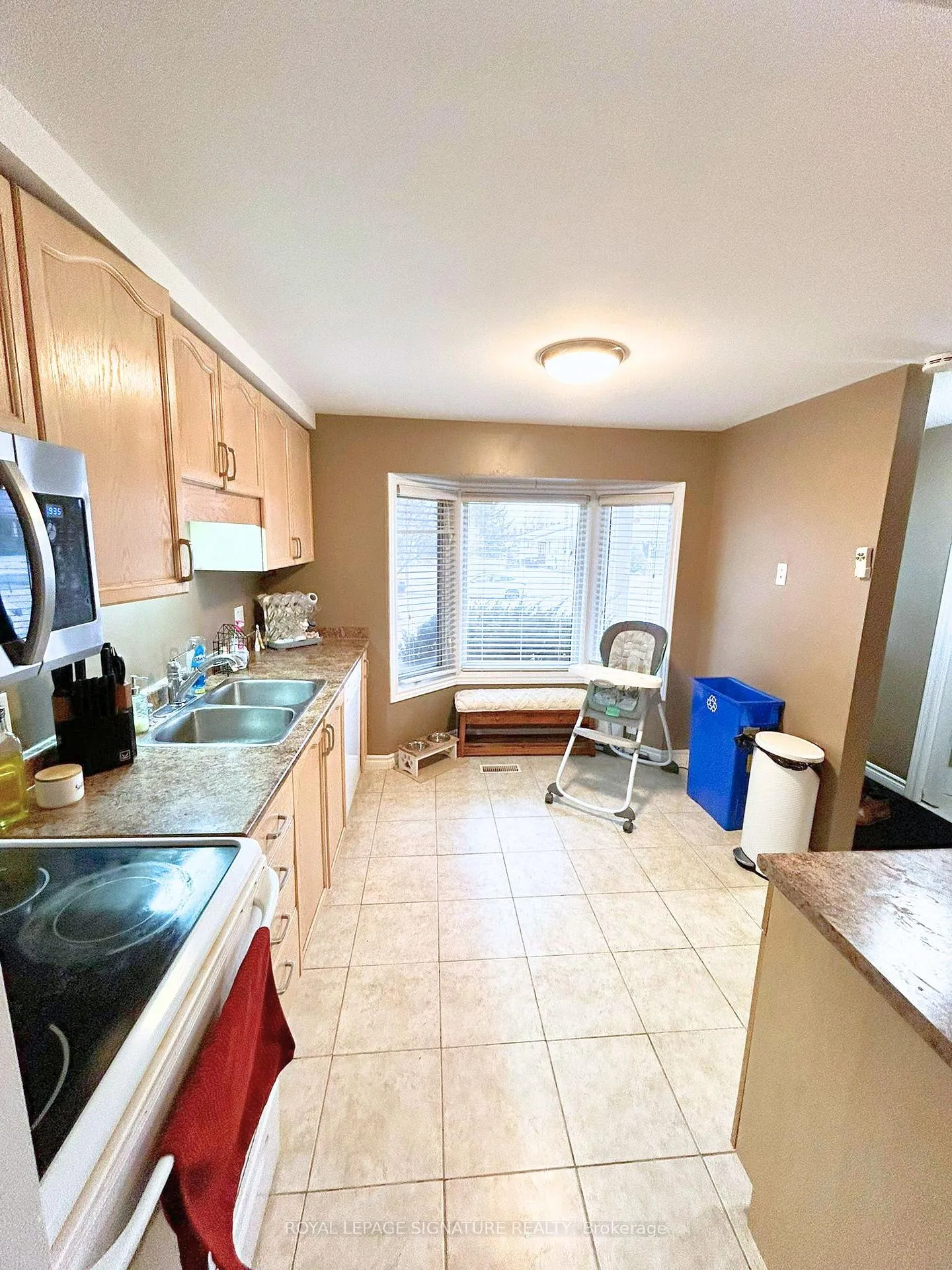Photo 5 of 276 Benesfort Cres, Kitchener, Highland West — HOMEH