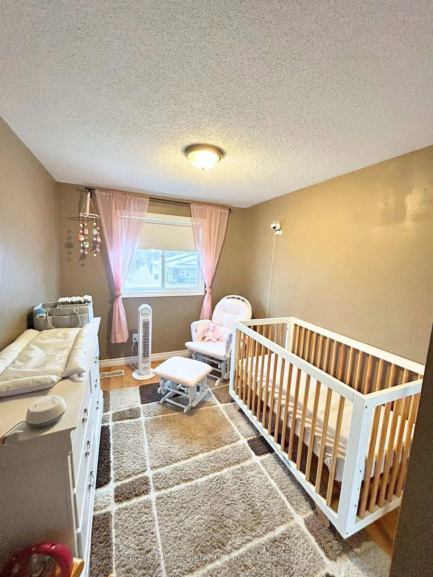 Photo 8 of 276 Benesfort Cres, Kitchener, Highland West — HOMEH