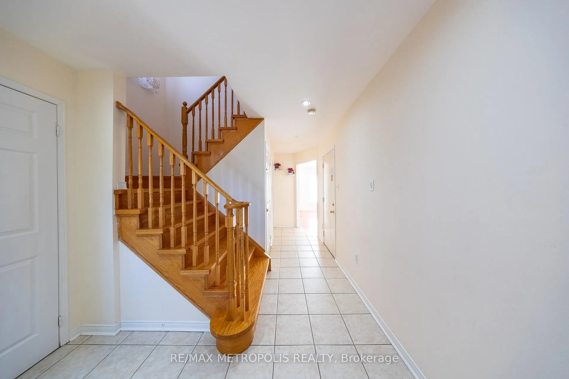 Photo 2 of Unit main, 113 Highhill Dr, Scarborough, Tam O'Shanter-Sullivan — HOMEH