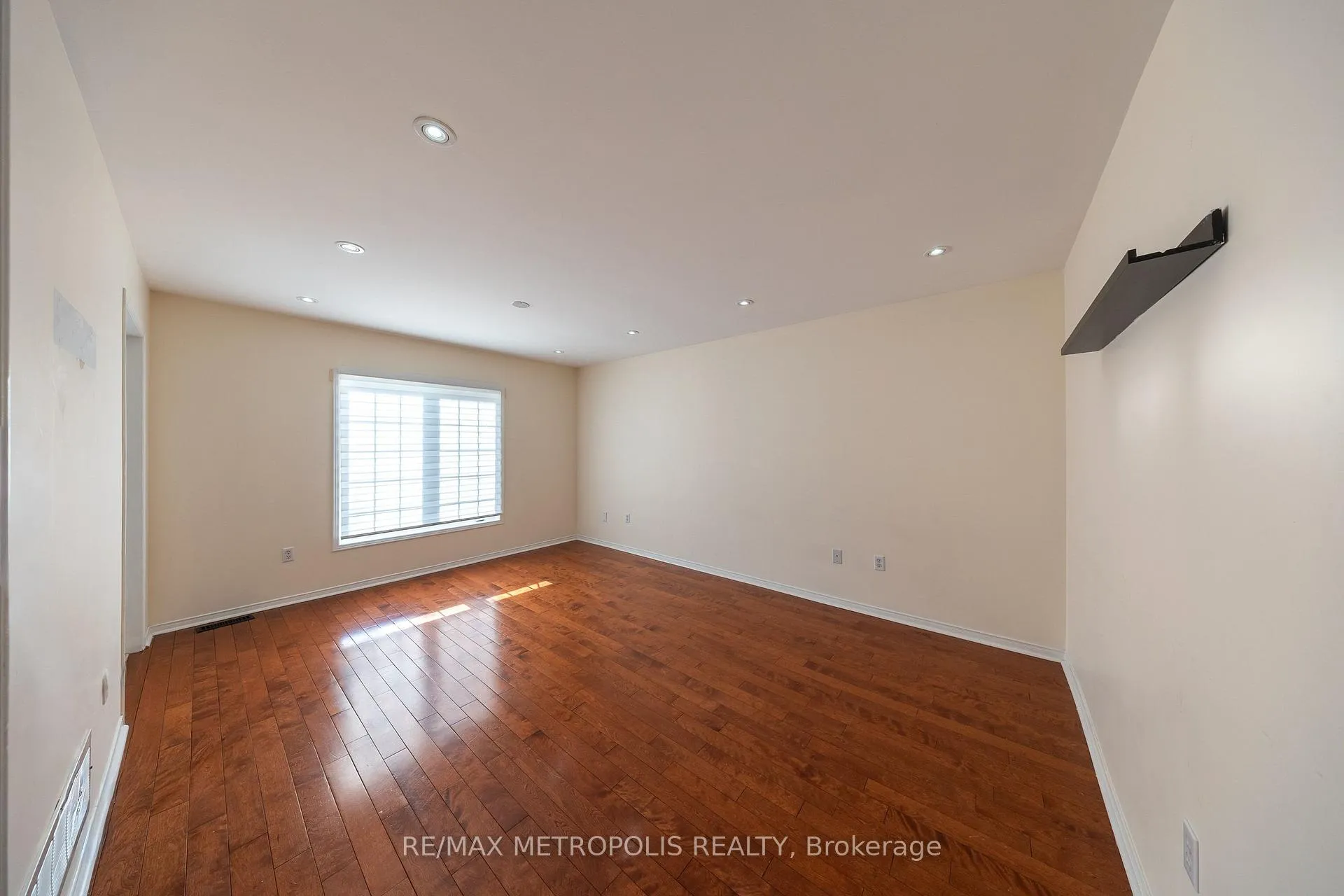 Photo 5 of Unit main, 113 Highhill Dr, Scarborough, Tam O'Shanter-Sullivan — HOMEH