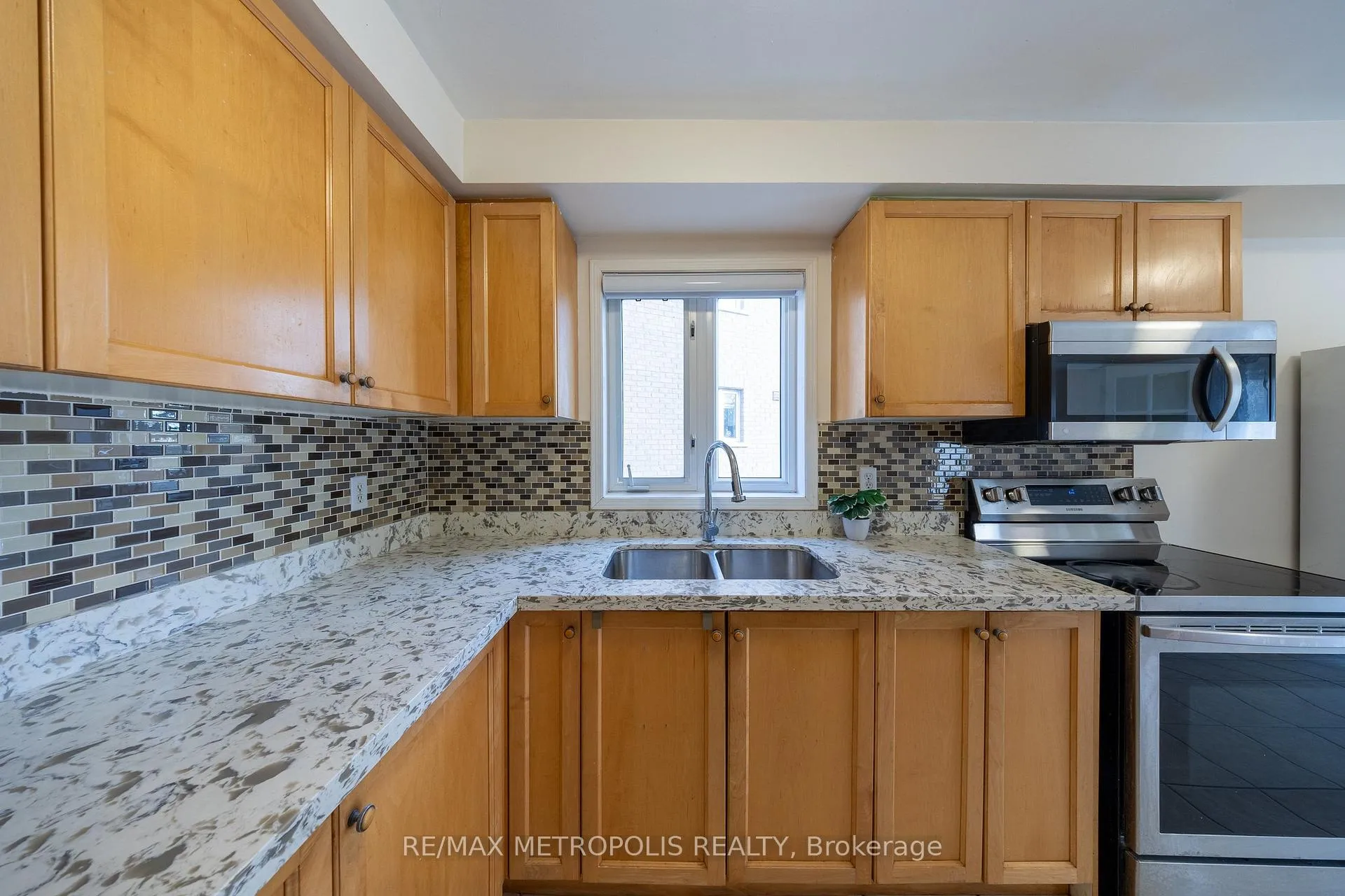 Photo 6 of Unit main, 113 Highhill Dr, Scarborough, Tam O'Shanter-Sullivan — HOMEH