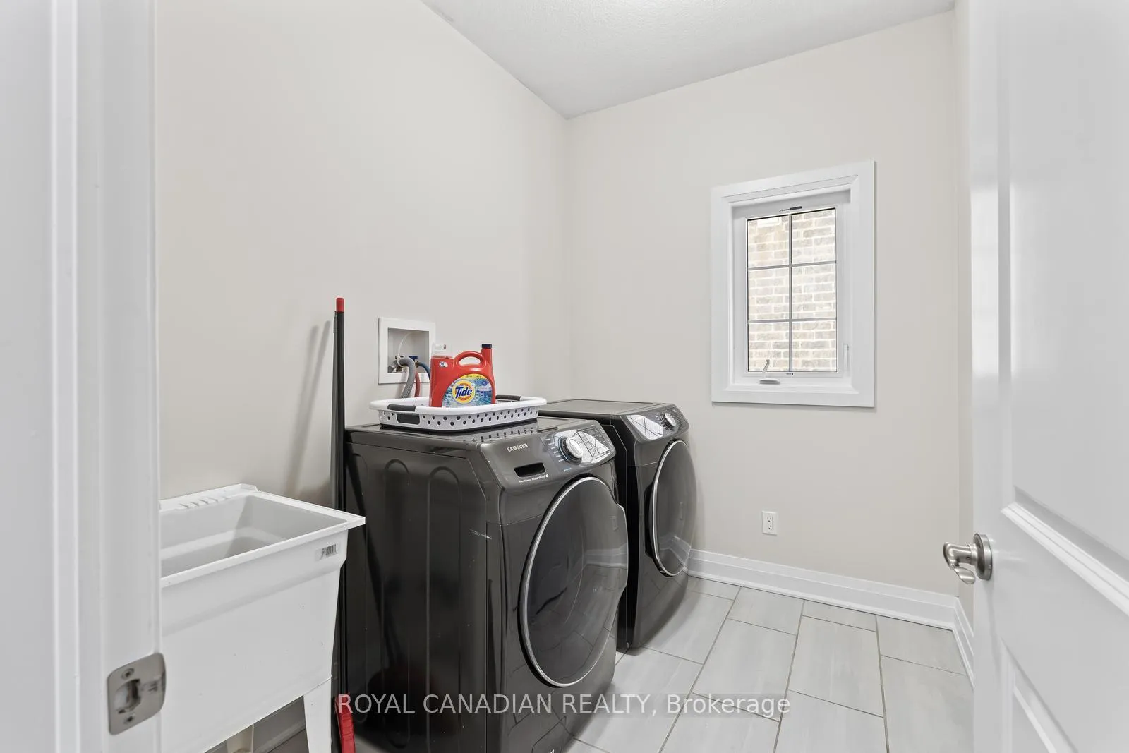 Photo 5 of Unit Upper, 301 Buttonbush Street, Waterloo, Columbia Forest/Clair Hills — HOMEH