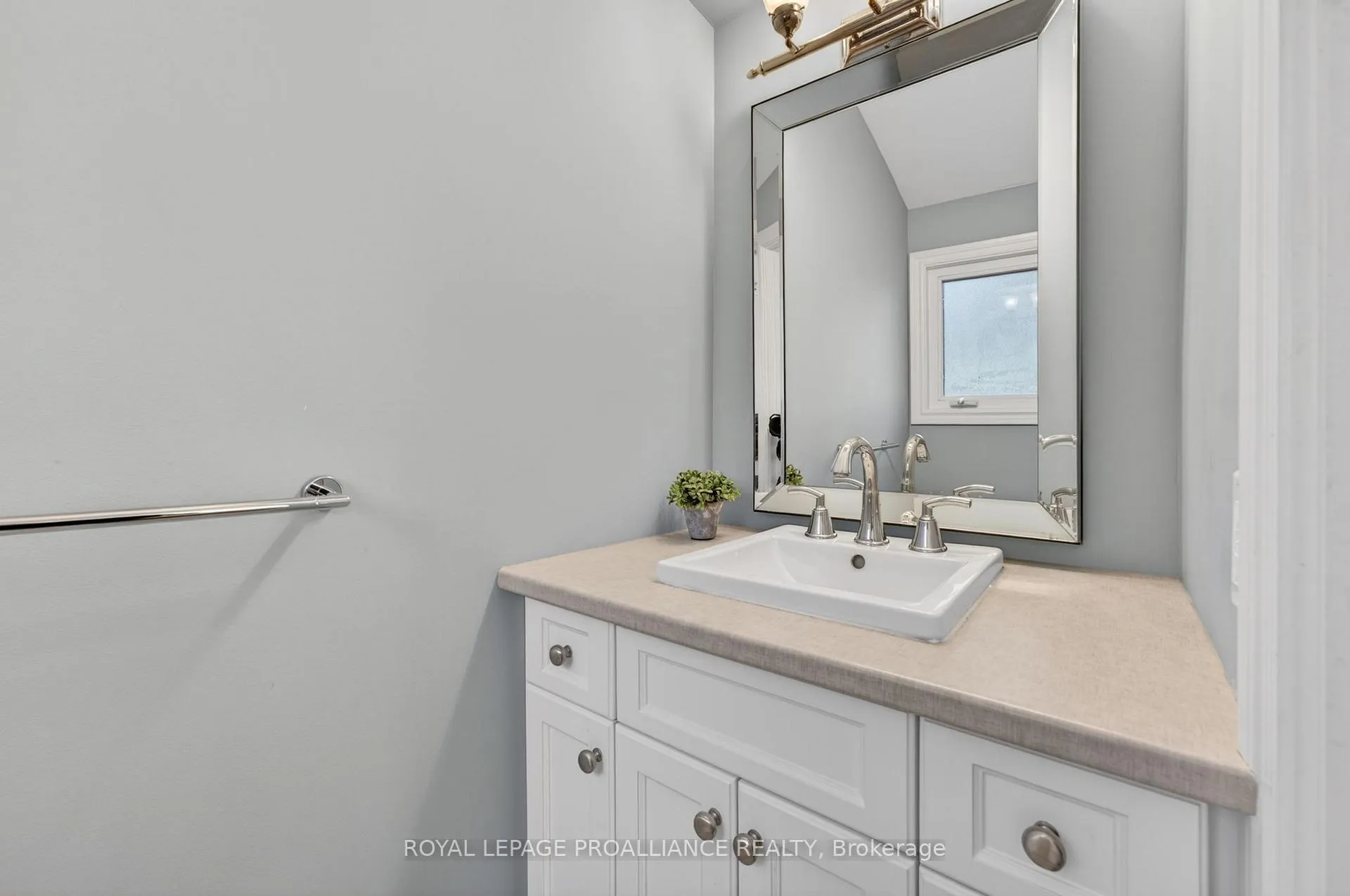 Photo 14 of 482 Island Road, Prince Edward County, Hallowell Ward — HOMEH