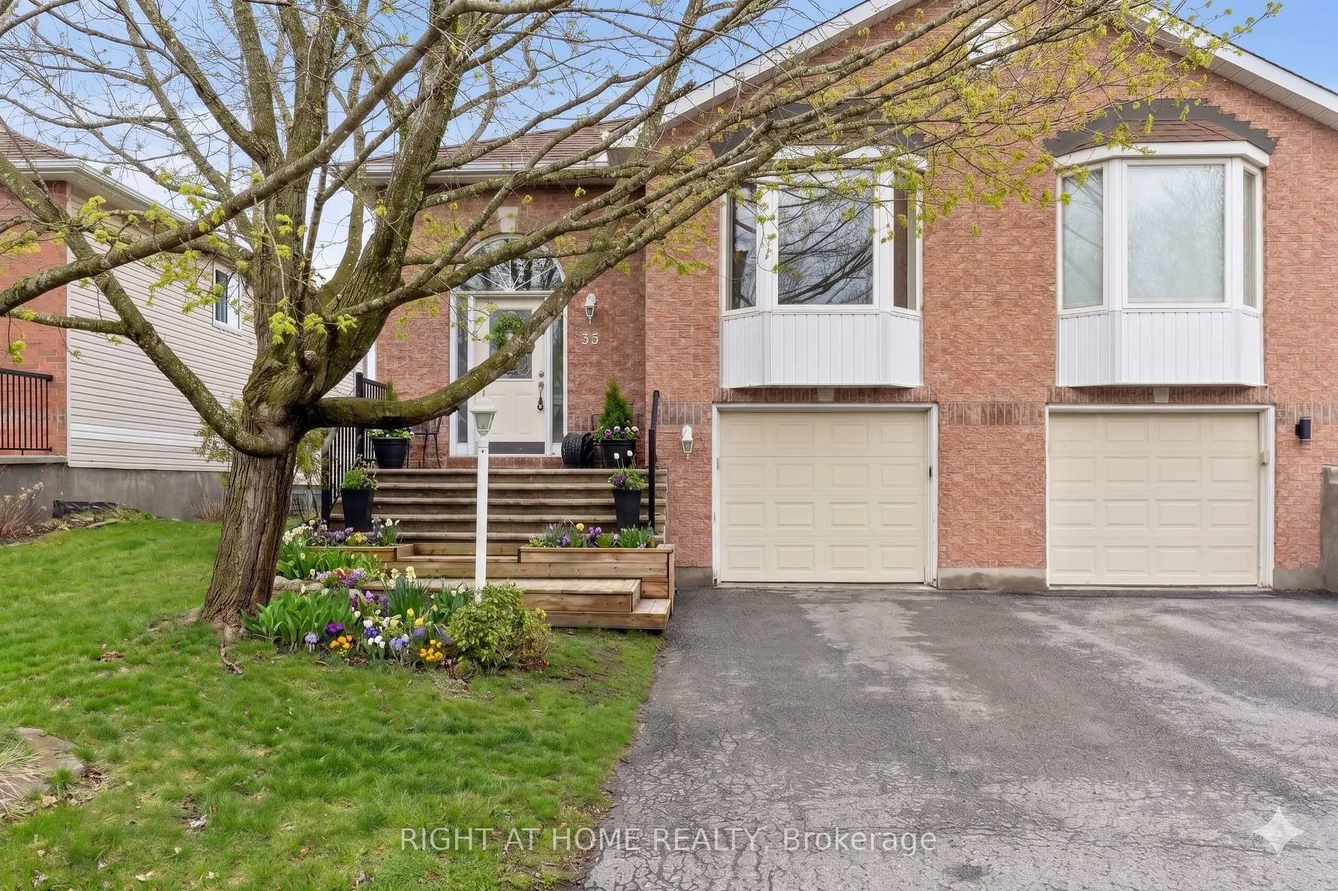 Photo 2 of 35 Montana Way, Ottawa, Barrhaven - Longfields — HOMEH