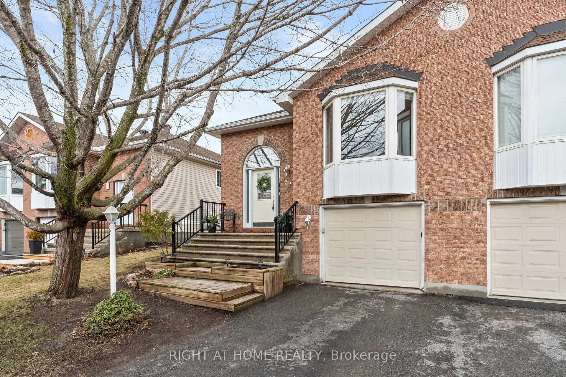 Photo 3 of 35 Montana Way, Ottawa, Barrhaven - Longfields — HOMEH