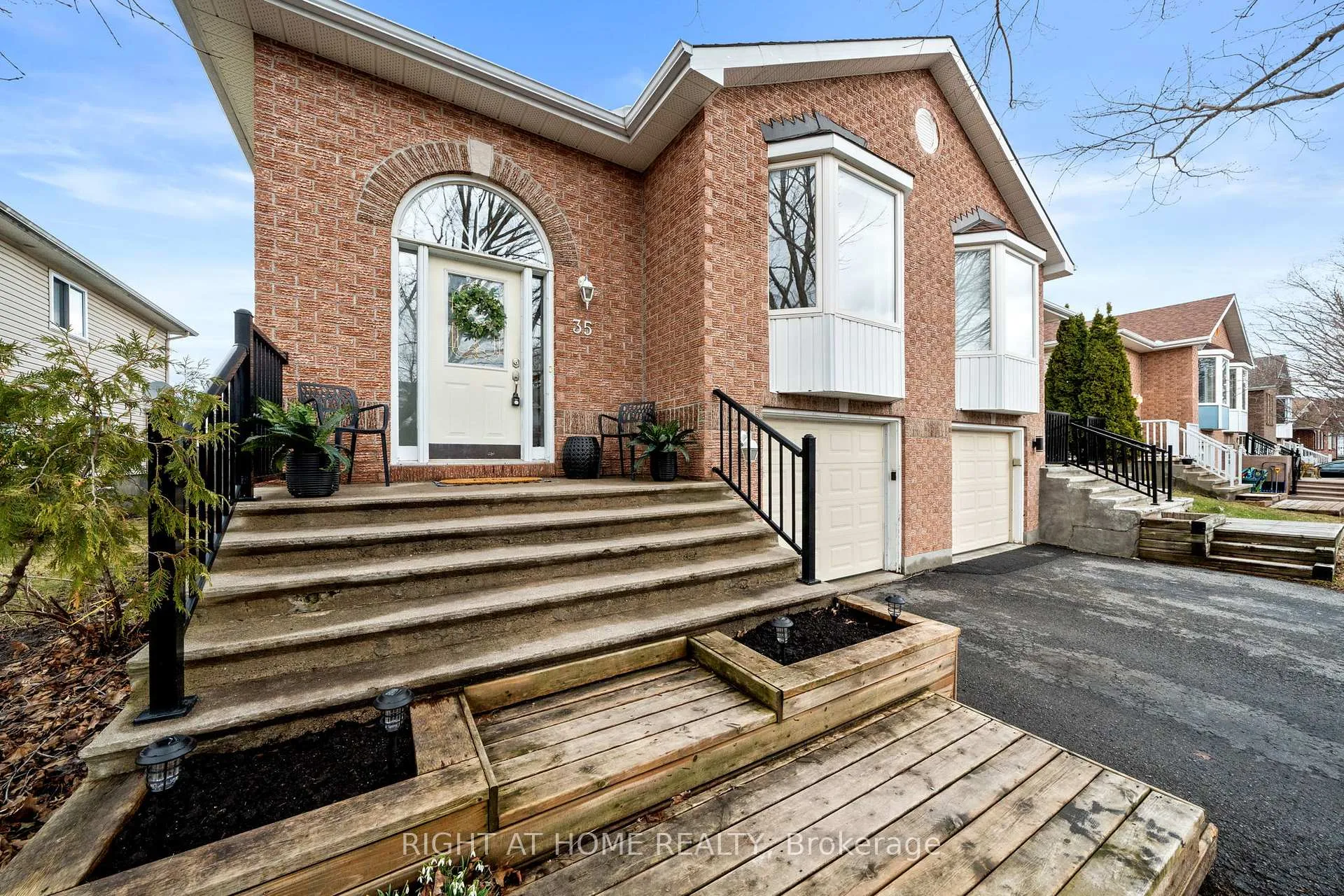 Photo 4 of 35 Montana Way, Ottawa, Barrhaven - Longfields — HOMEH