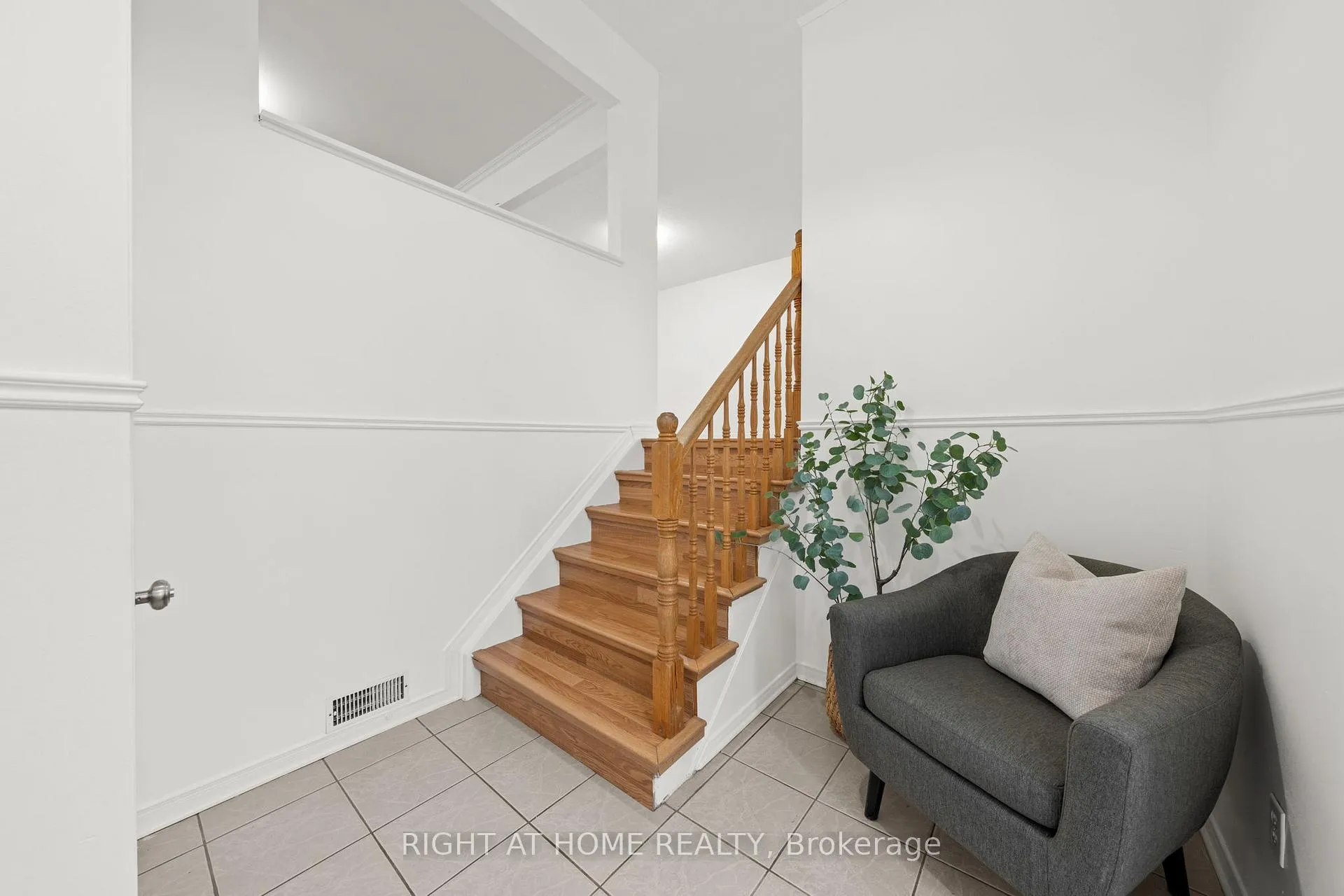 Photo 6 of 35 Montana Way, Ottawa, Barrhaven - Longfields — HOMEH