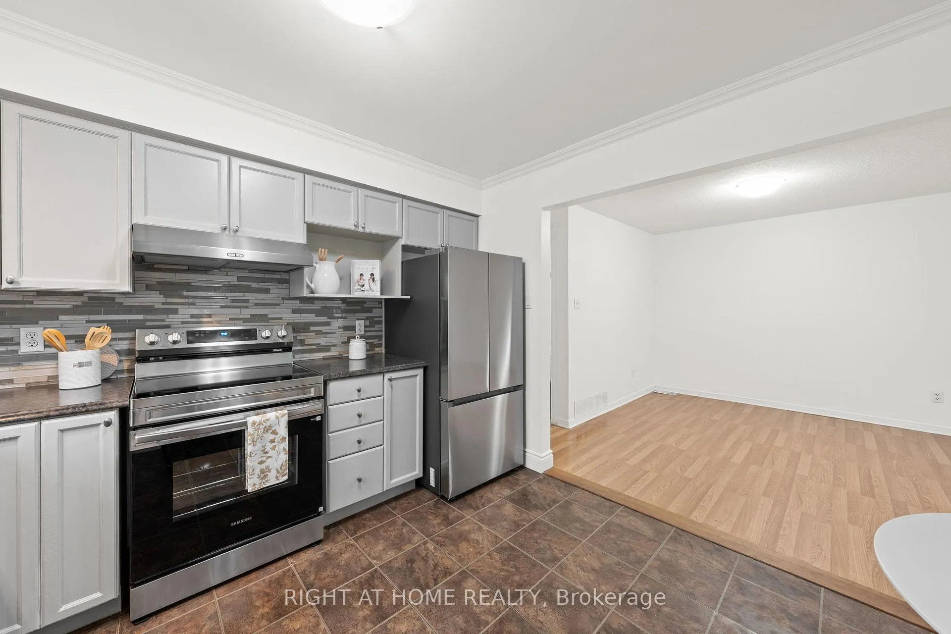 Photo 14 of 35 Montana Way, Ottawa, Barrhaven - Longfields — HOMEH