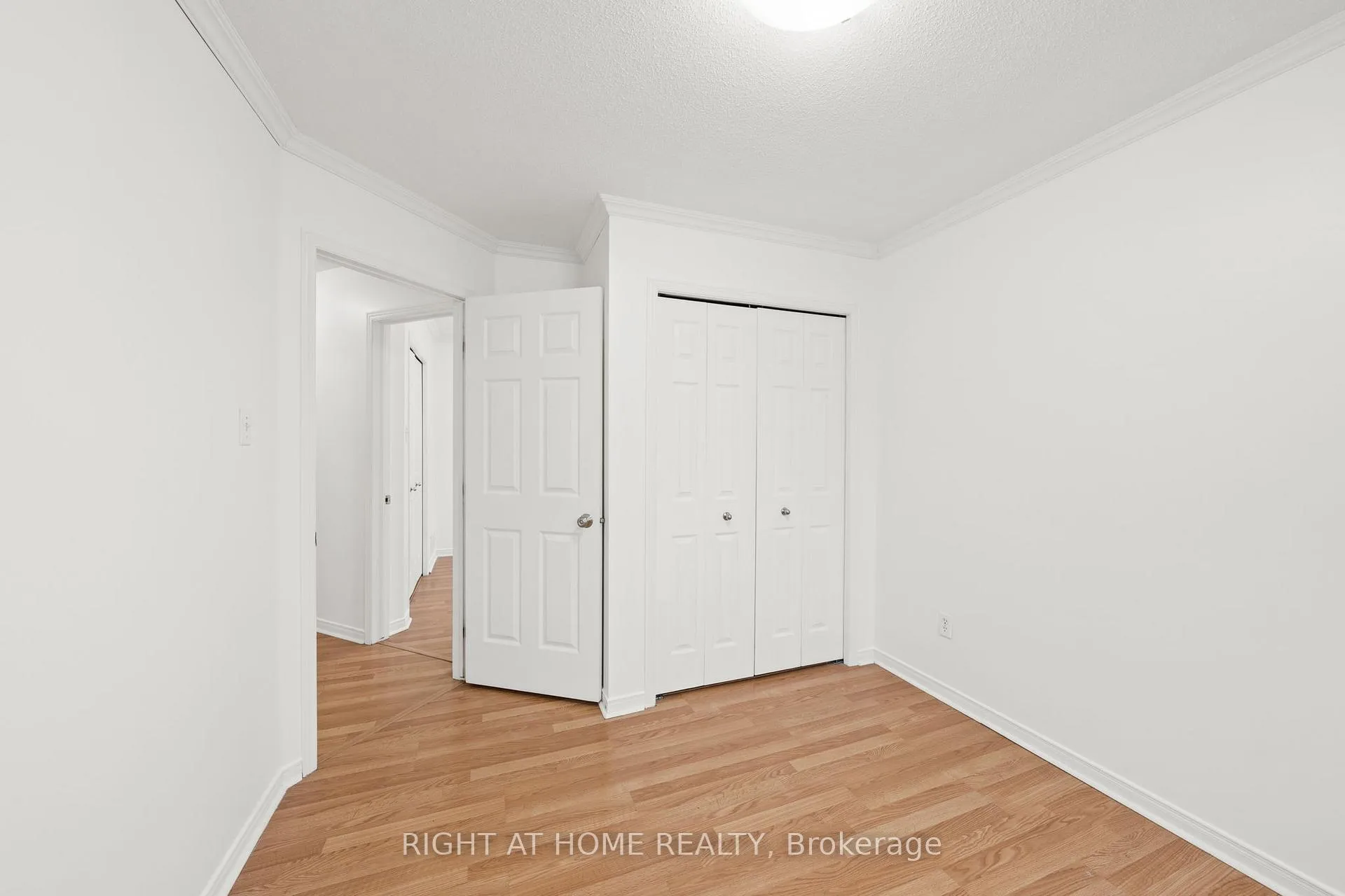 Photo 24 of 35 Montana Way, Ottawa, Barrhaven - Longfields — HOMEH