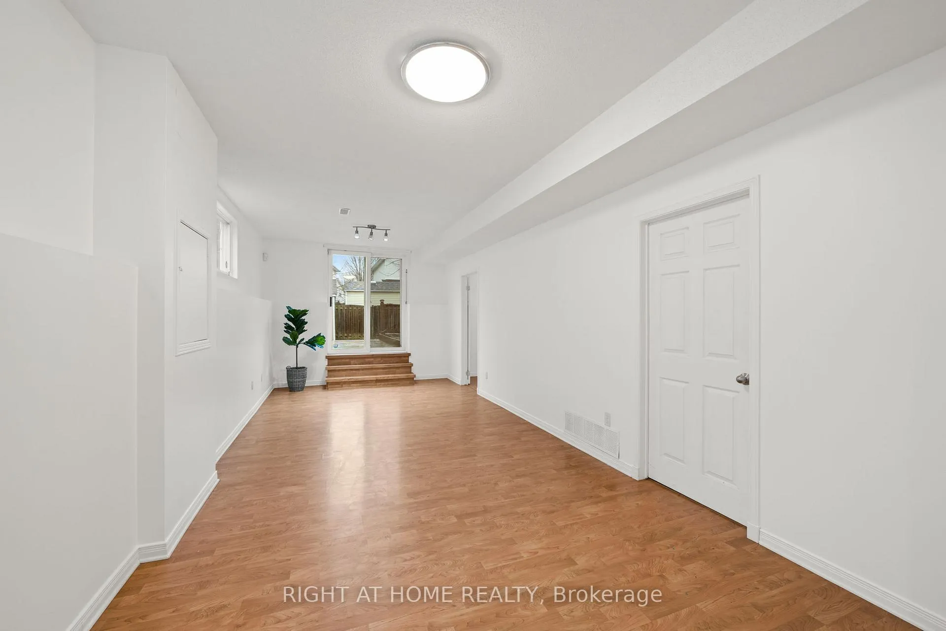 Photo 29 of 35 Montana Way, Ottawa, Barrhaven - Longfields — HOMEH