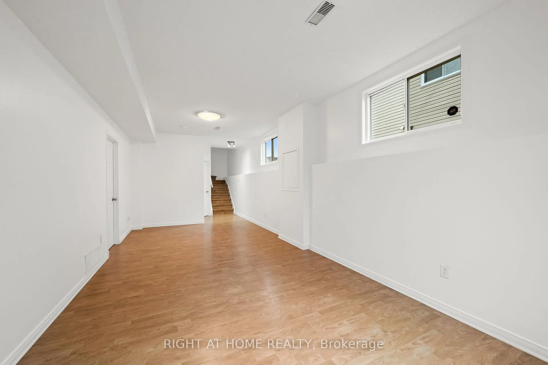 Photo 31 of 35 Montana Way, Ottawa, Barrhaven - Longfields — HOMEH