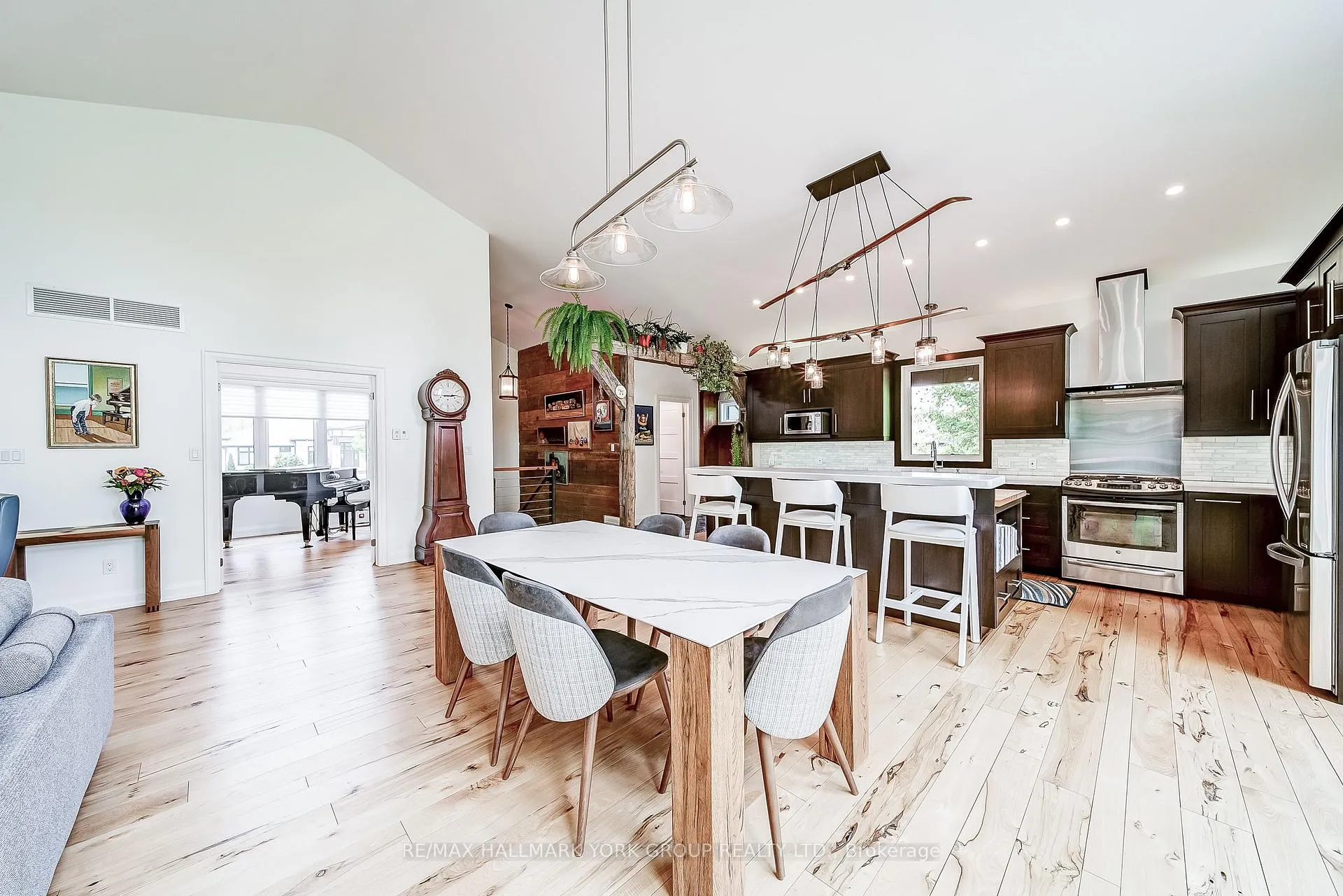 Photo 8 of 118 Mennill Drive, Springwater, Snow Valley — HOMEH