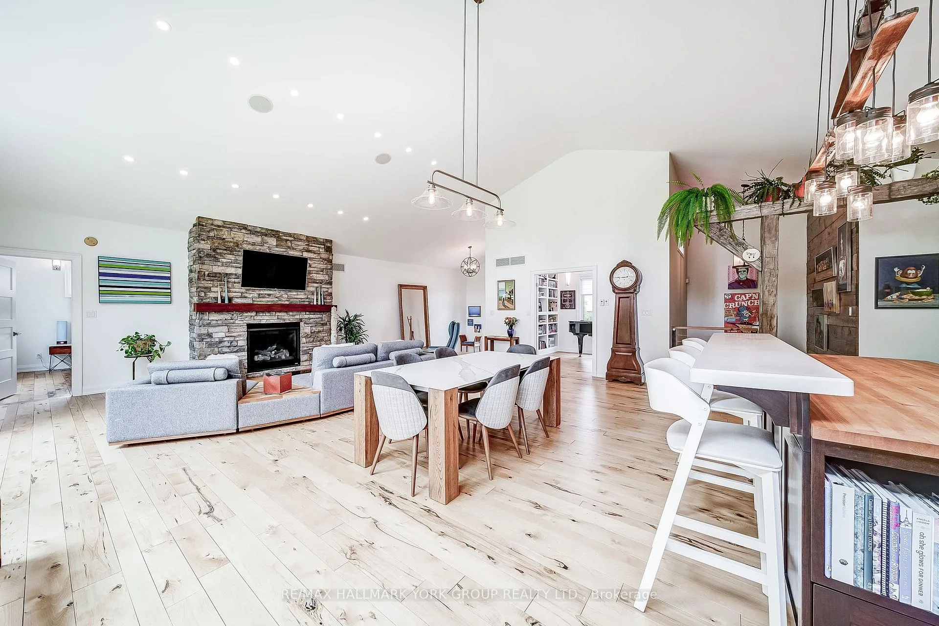 Photo 9 of 118 Mennill Drive, Springwater, Snow Valley — HOMEH