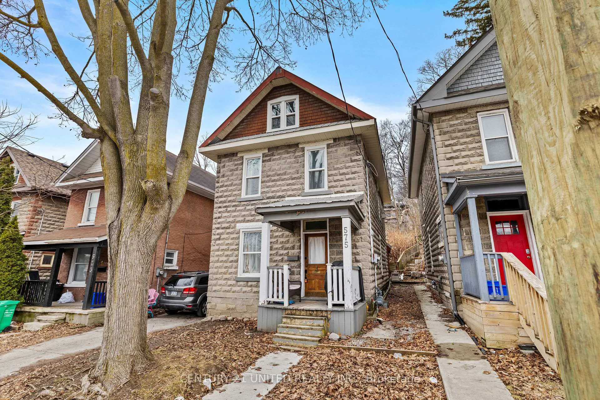 Front of 575 Bethune Street