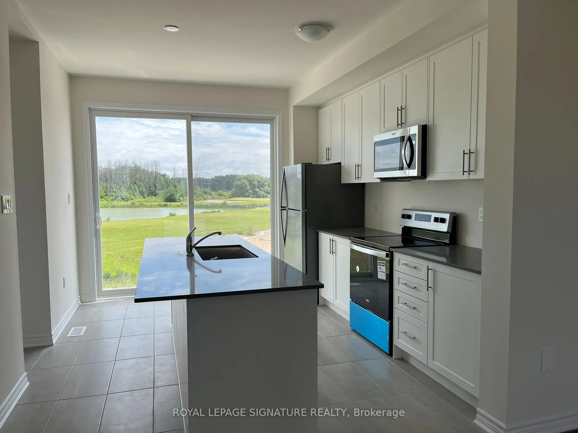 Photo 3 of 7 Sama Way, Wasaga Beach — HOMEH