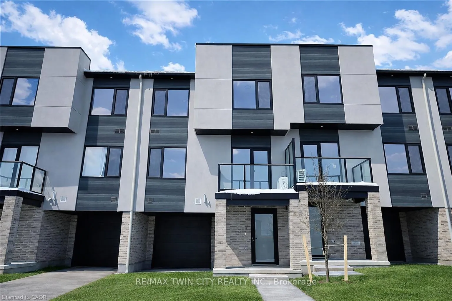 Front of Unit 17, 4255 Lismer Lane