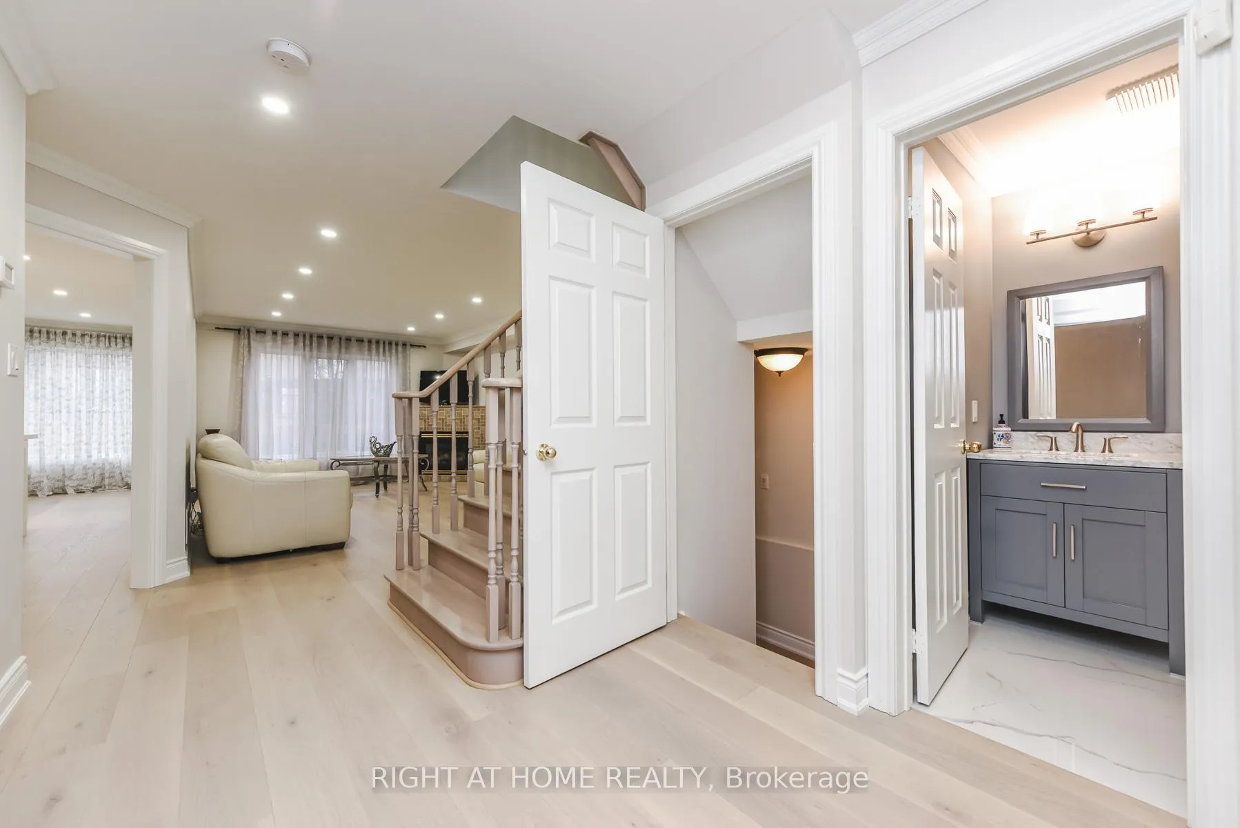 Photo 6 of 105 Panorama Crescent, Vaughan, Elder Mills — HOMEH