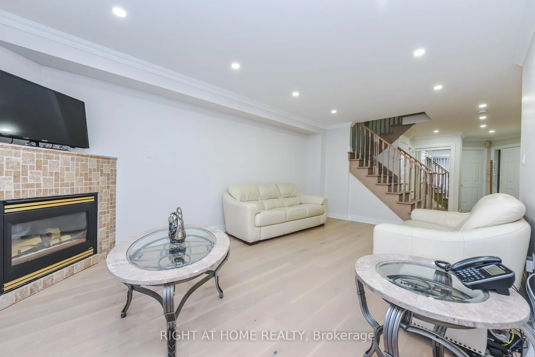 Photo 8 of 105 Panorama Crescent, Vaughan, Elder Mills — HOMEH
