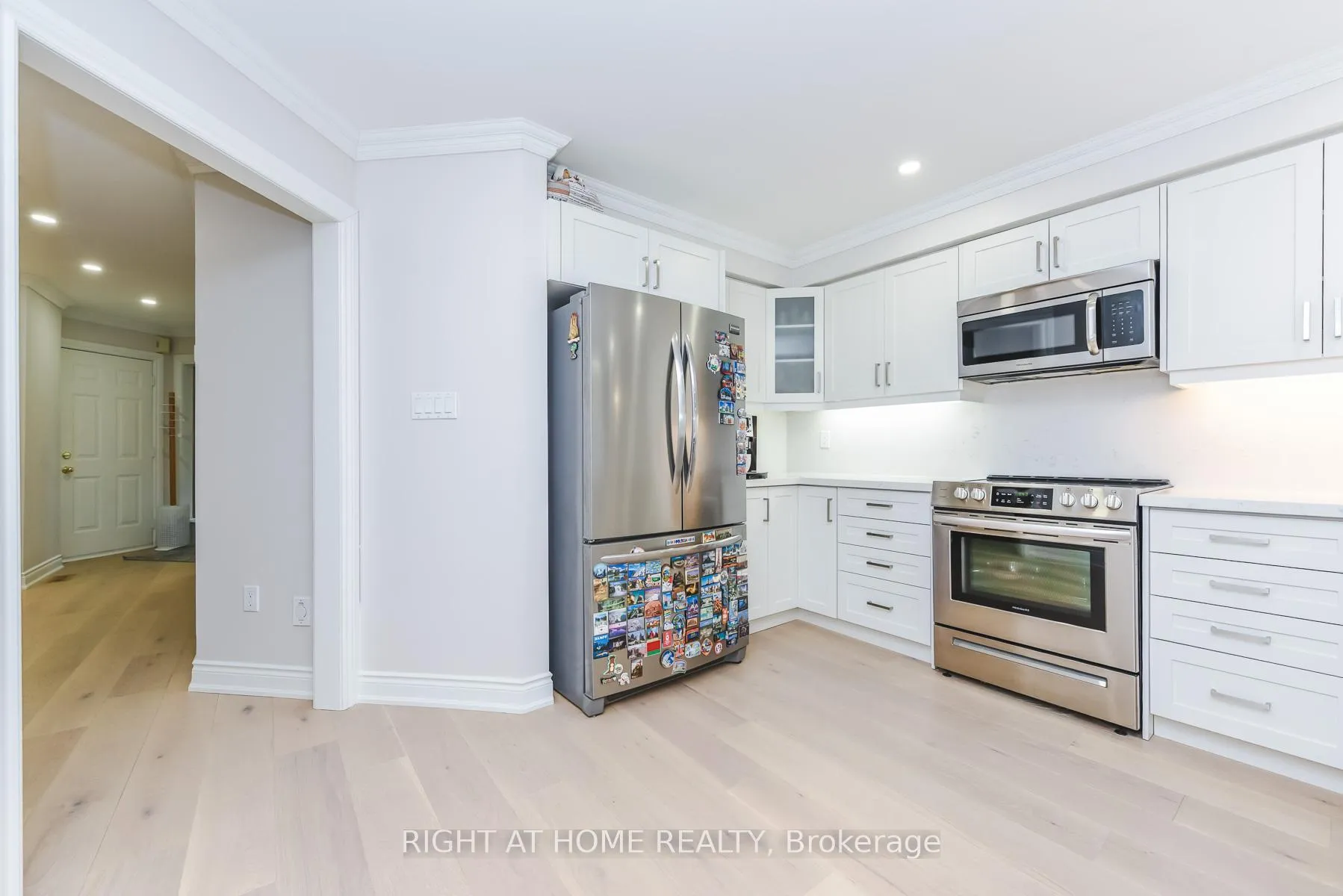 Photo 11 of 105 Panorama Crescent, Vaughan, Elder Mills — HOMEH