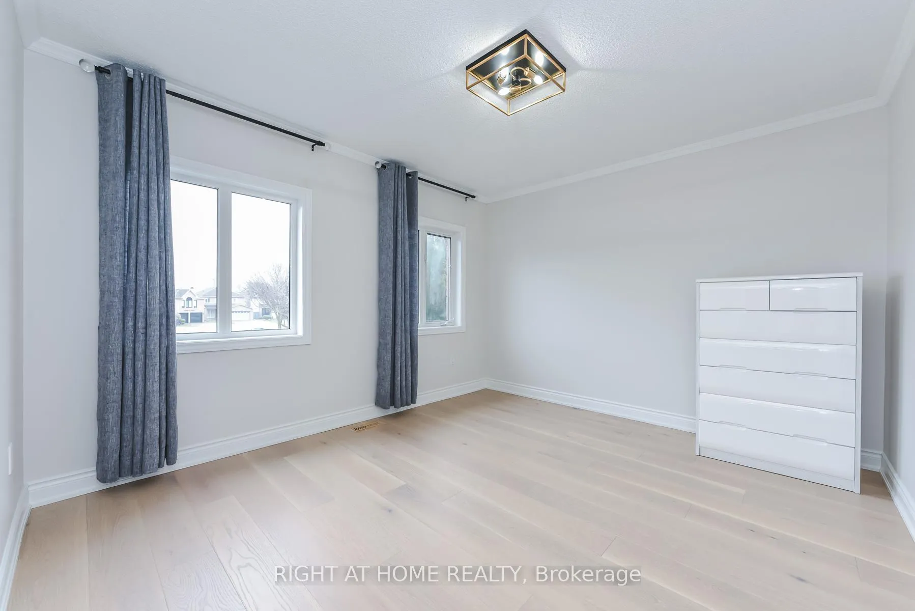 Photo 14 of 105 Panorama Crescent, Vaughan, Elder Mills — HOMEH