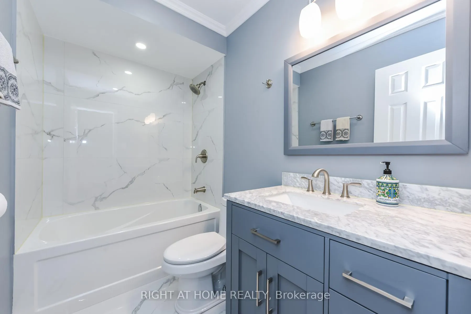 Photo 16 of 105 Panorama Crescent, Vaughan, Elder Mills — HOMEH