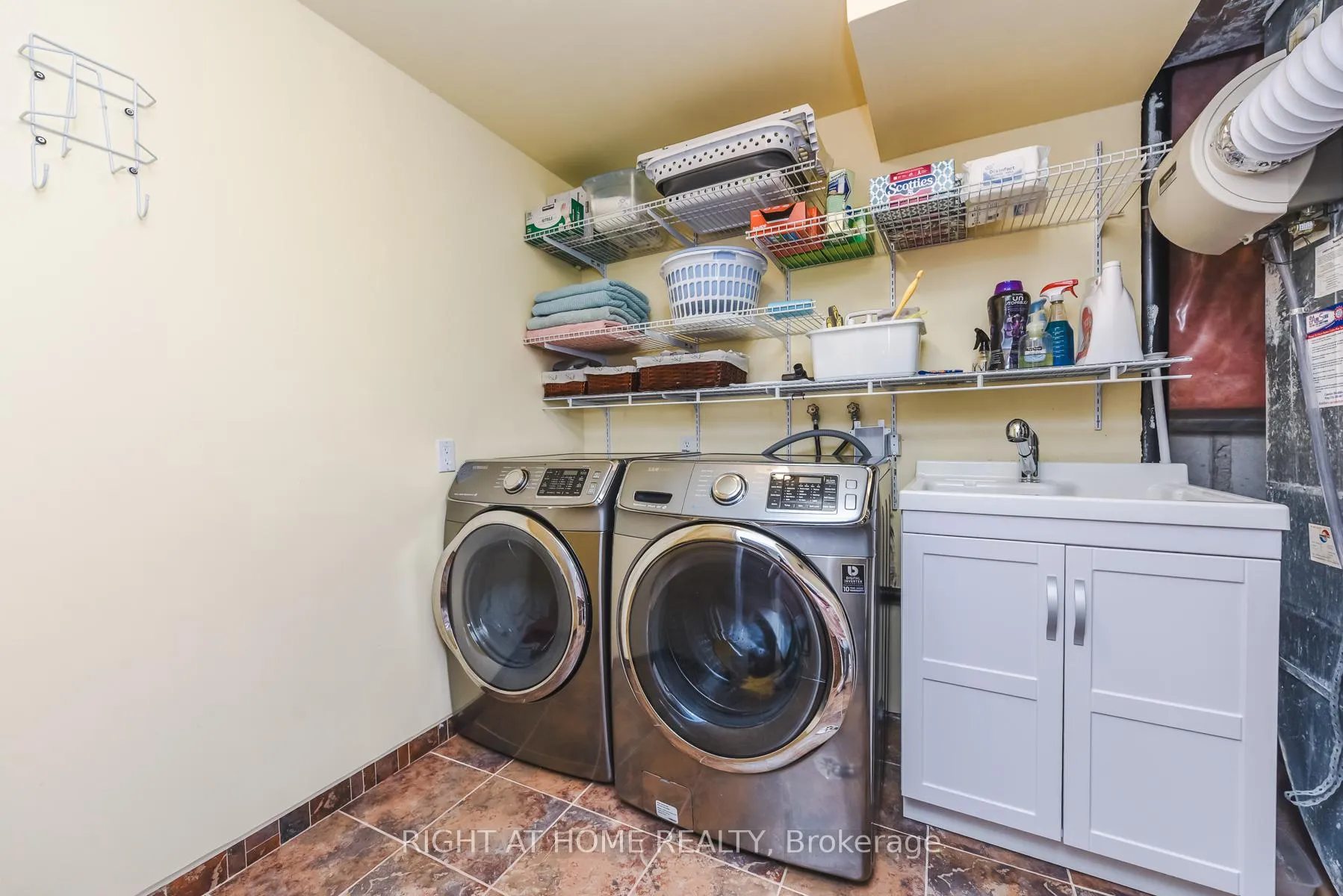 Photo 24 of 105 Panorama Crescent, Vaughan, Elder Mills — HOMEH