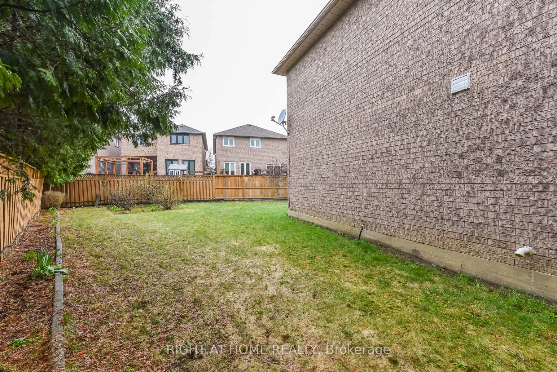 Photo 35 of 105 Panorama Crescent, Vaughan, Elder Mills — HOMEH