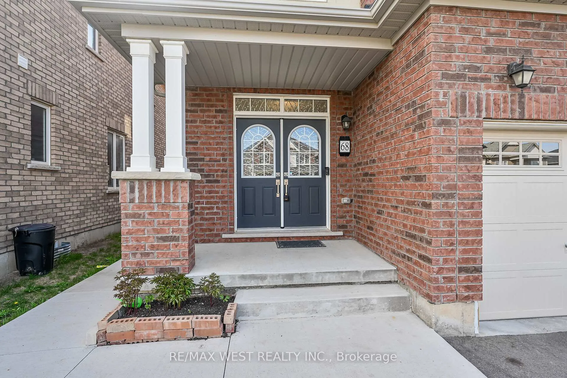 Photo 3 of 68 Cooke Avenue, Brantford — HOMEH