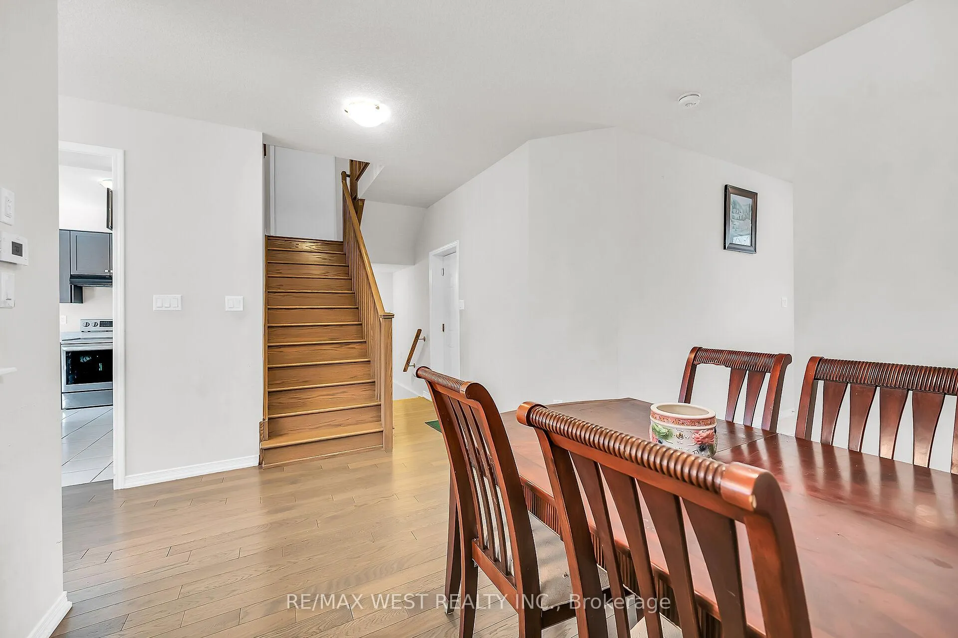 Photo 7 of 68 Cooke Avenue, Brantford — HOMEH