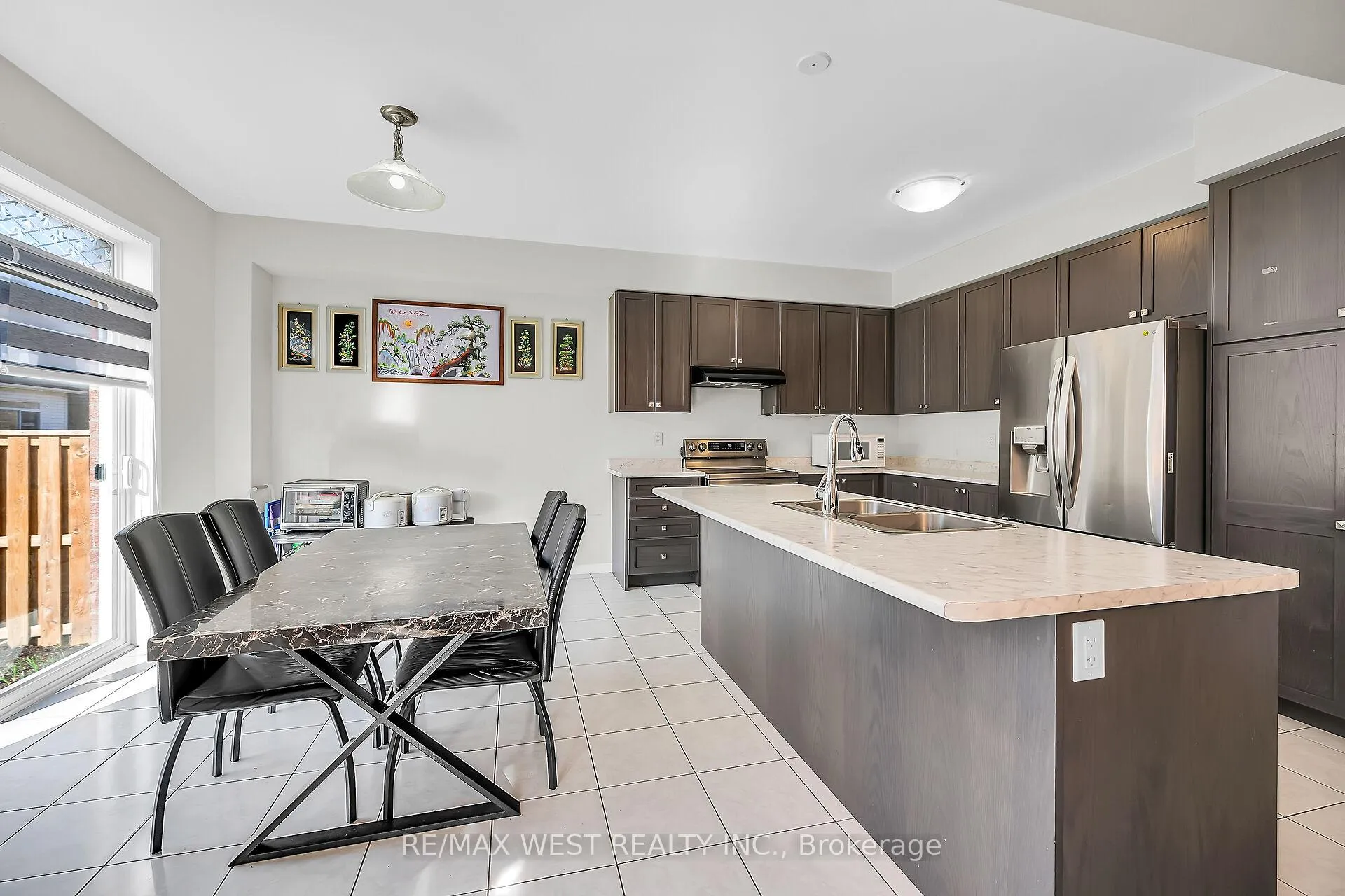 Photo 11 of 68 Cooke Avenue, Brantford — HOMEH