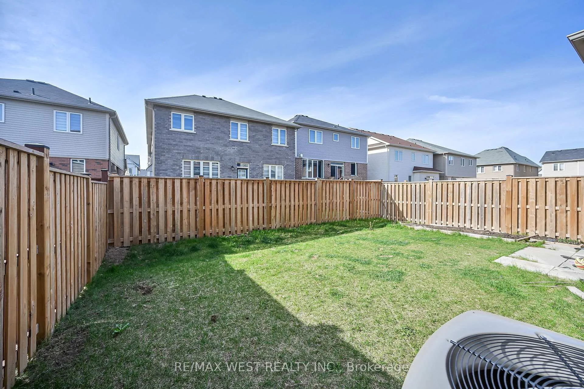 Photo 27 of 68 Cooke Avenue, Brantford — HOMEH