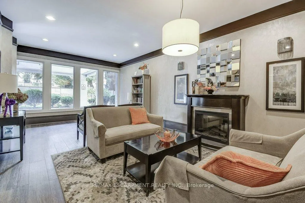 Photo 7 of Unit 9D, 67 Caroline Street S, Hamilton, Durand — HOMEH